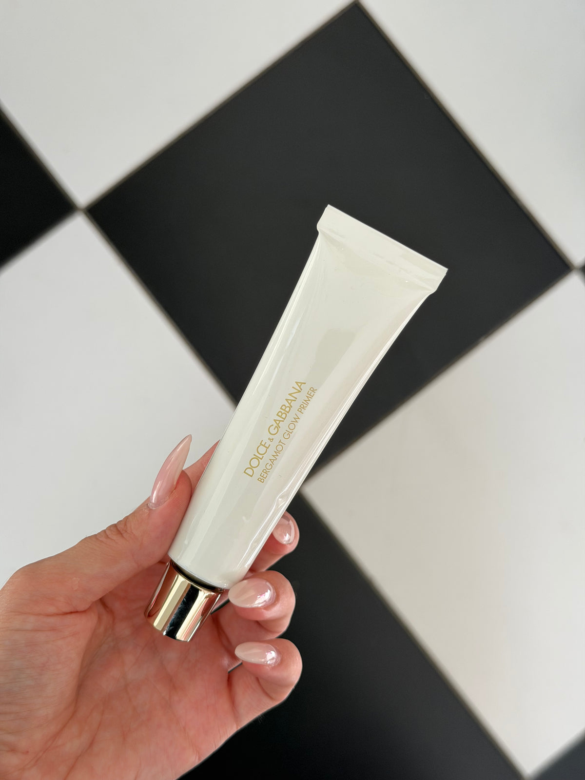 DOLCE&GABBANA Bergamot Glow Primer
Lasting Makeup & Glow Enhancer