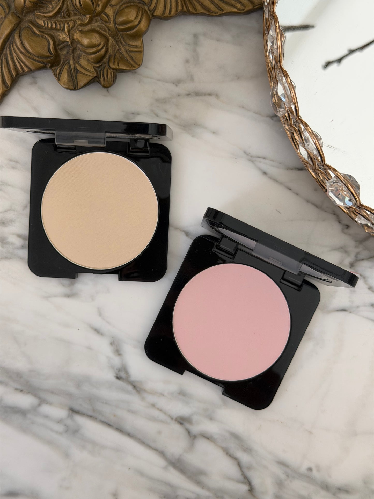 HUDA BEAUTY Easy Bake Airbrush Matte Pressed Powder - Cherry Blossom Cake