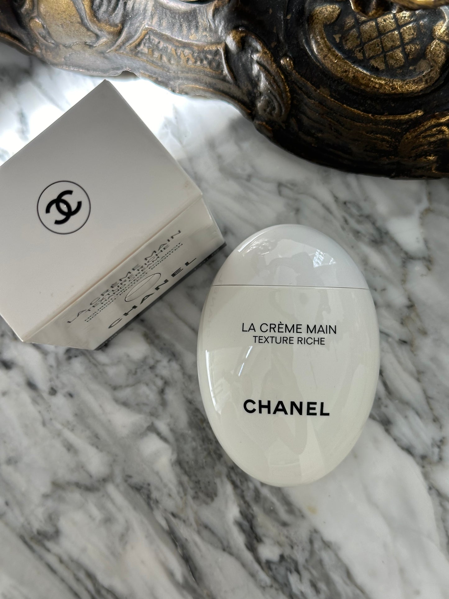 CHANEL La Crème Main Texture Riche
Hand Cream Nourish-Protect-Illuminate