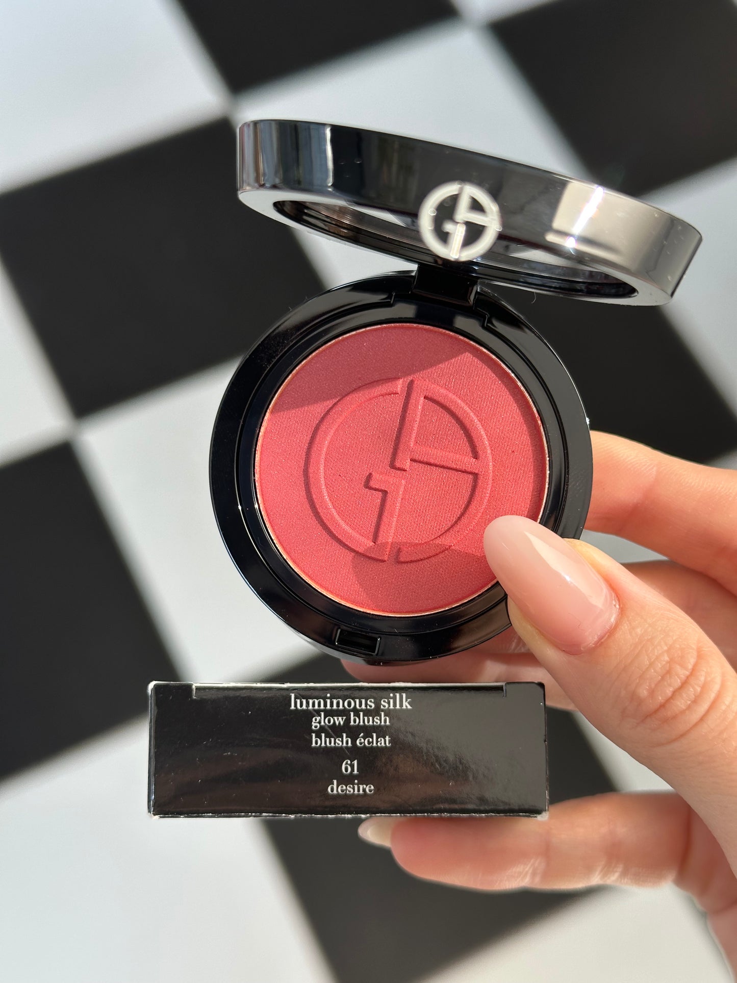 ARMANI Luminous Silk Glow Blush
Powder Blush For Natural Color & Glow (61)