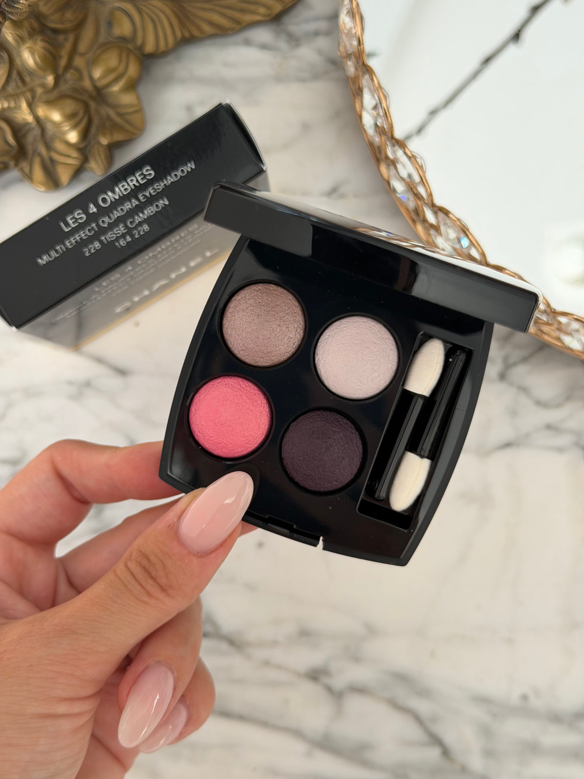 CHANEL Les 4 Ombres
Multi-Effect Quadra Eyeshadow (228)