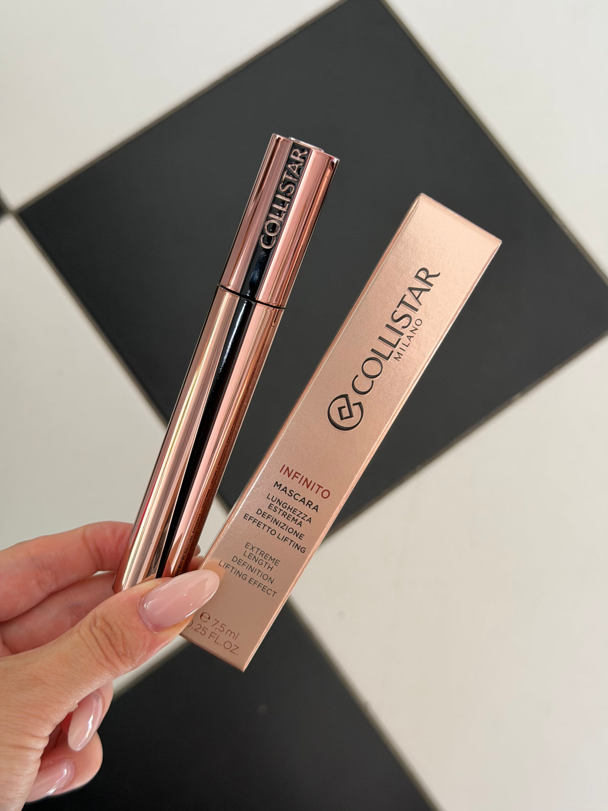 COLLISTAR Infinito Mascara
Extreme Length, Definition Lifting Effect
