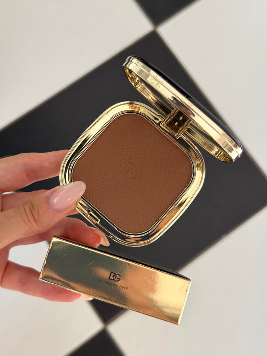 DOLCE&GABBANA Face&Eyes Match
Lasting Bronzer & Eyeshadow Powder (04)