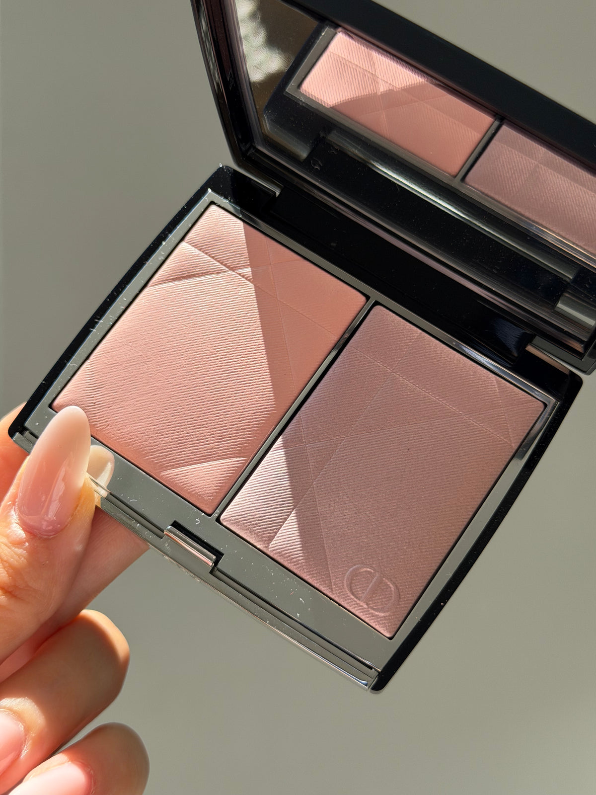 DIOR Rouge Blush Colour & Glow (287)
Multi-Use Face Palette – Color and Highlighter Duo