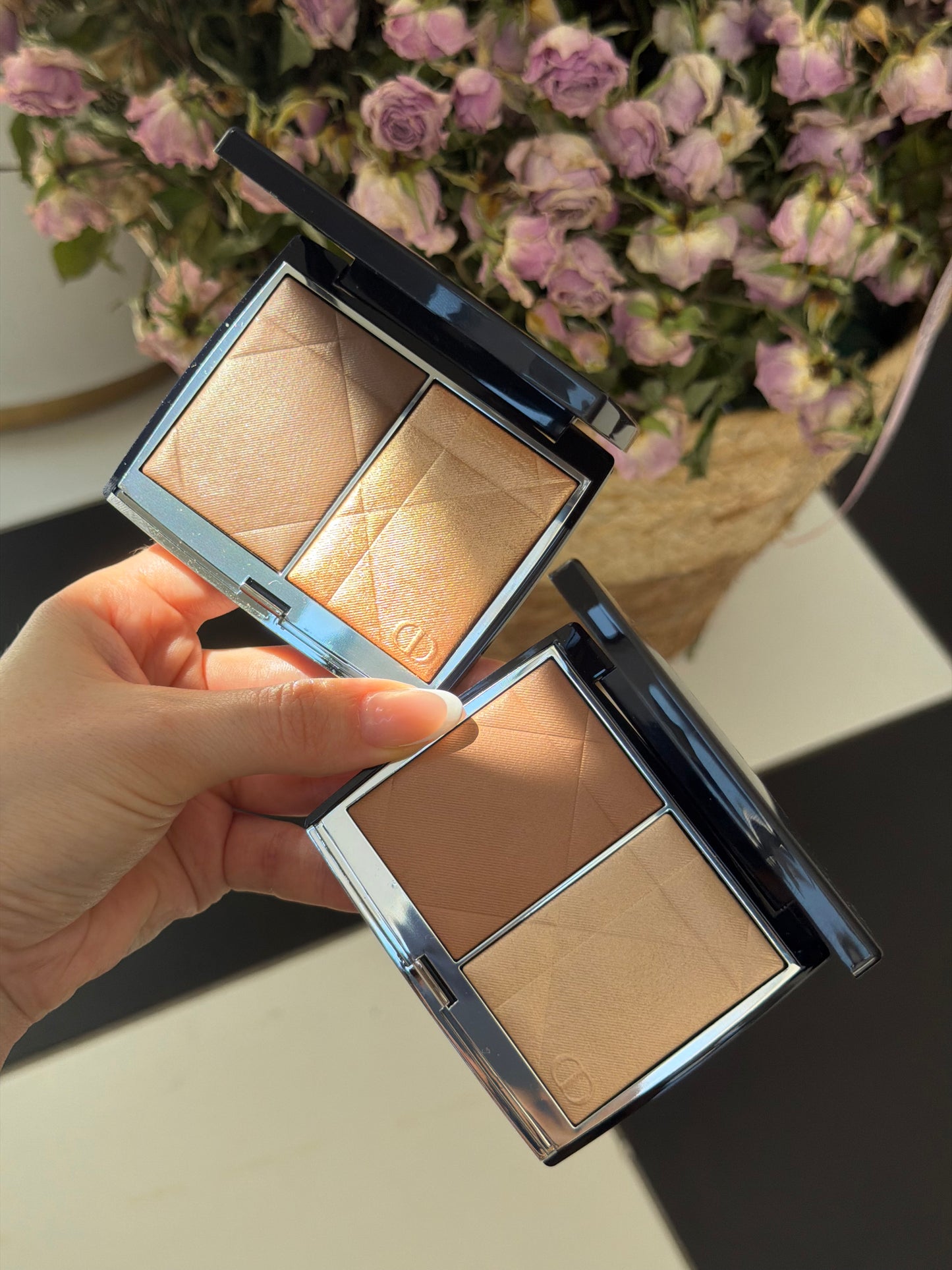 DIOR Rouge Blush Colour & Glow (100)
Multi-Use Face Palette – Color and Highlighter Duo