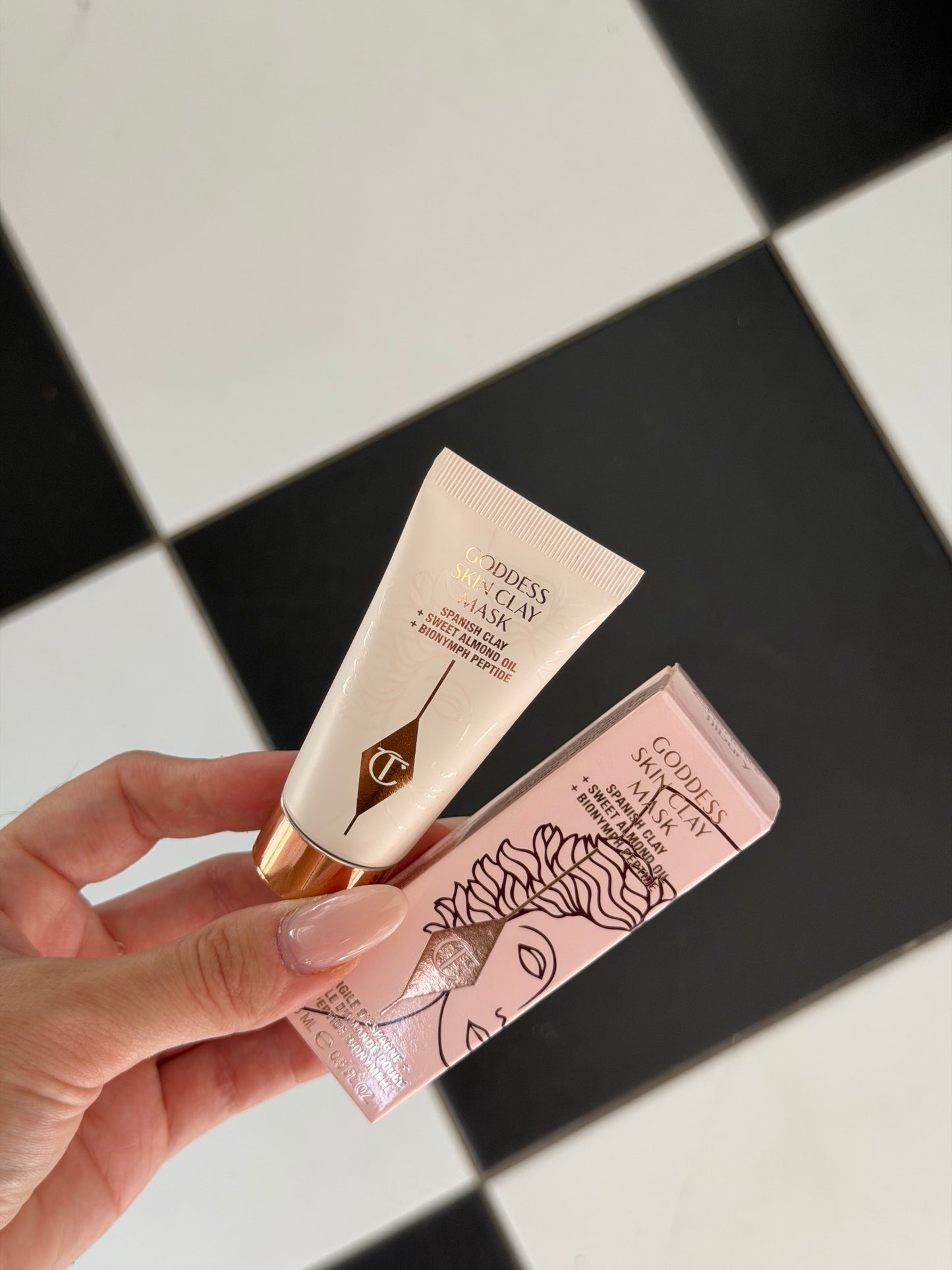 CHARLOTTE TILBURY Goddess Skin Clay Mask
Spanish Clay + Sweet Almond Oil + Bionymh Peptide