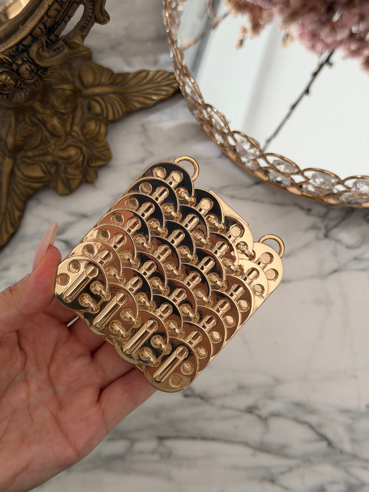 PACO RABANNE 1969 Makeup Clutch
Ultra-Shiny, All-Over Luminizer, Second Skin Comfort
