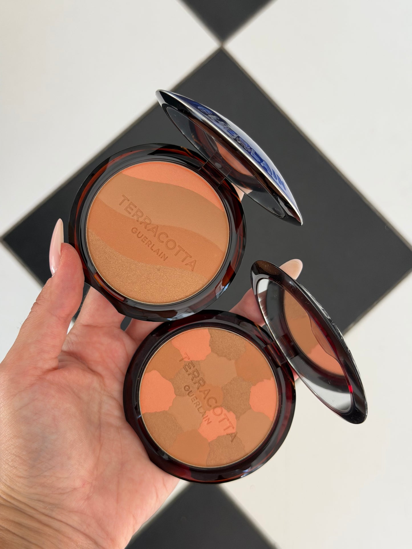 GUERLAIN Terracotta Golden Dunes
The Sun-Kissed Healthy Glow Powder Limited Edition - Case Blue Dakhla