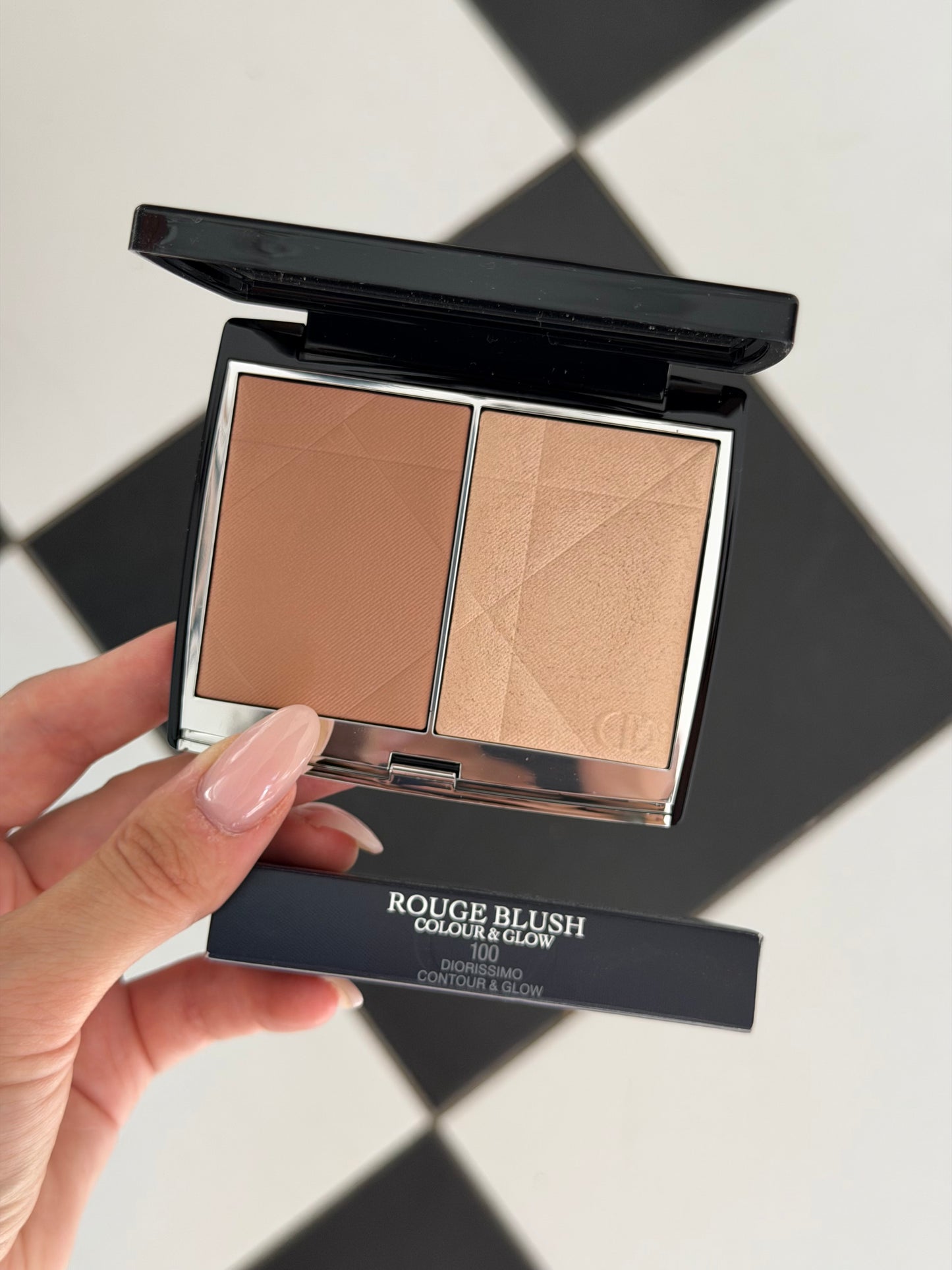 DIOR Rouge Blush Colour & Glow (100)
Multi-Use Face Palette – Color and Highlighter Duo