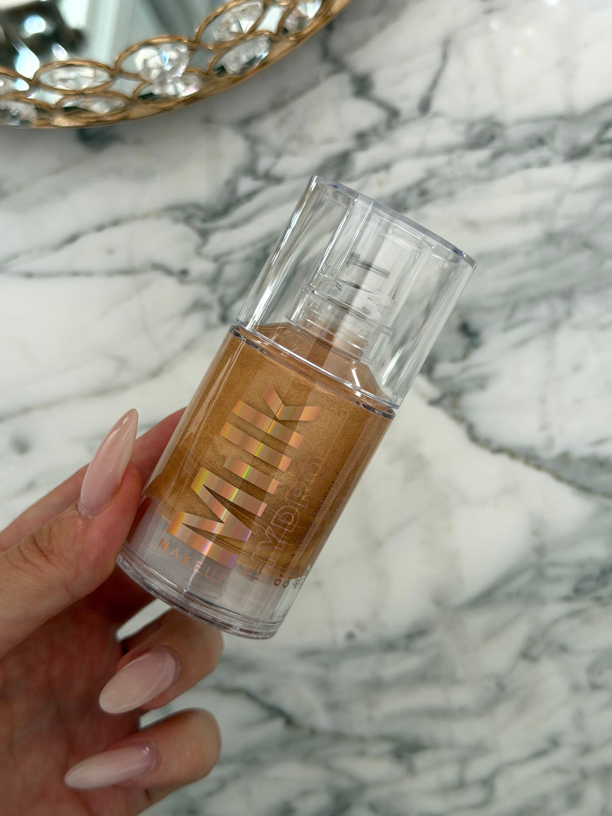 MILK MAKEUP Hydro Grip + Glow Primer
Illuminating Primer