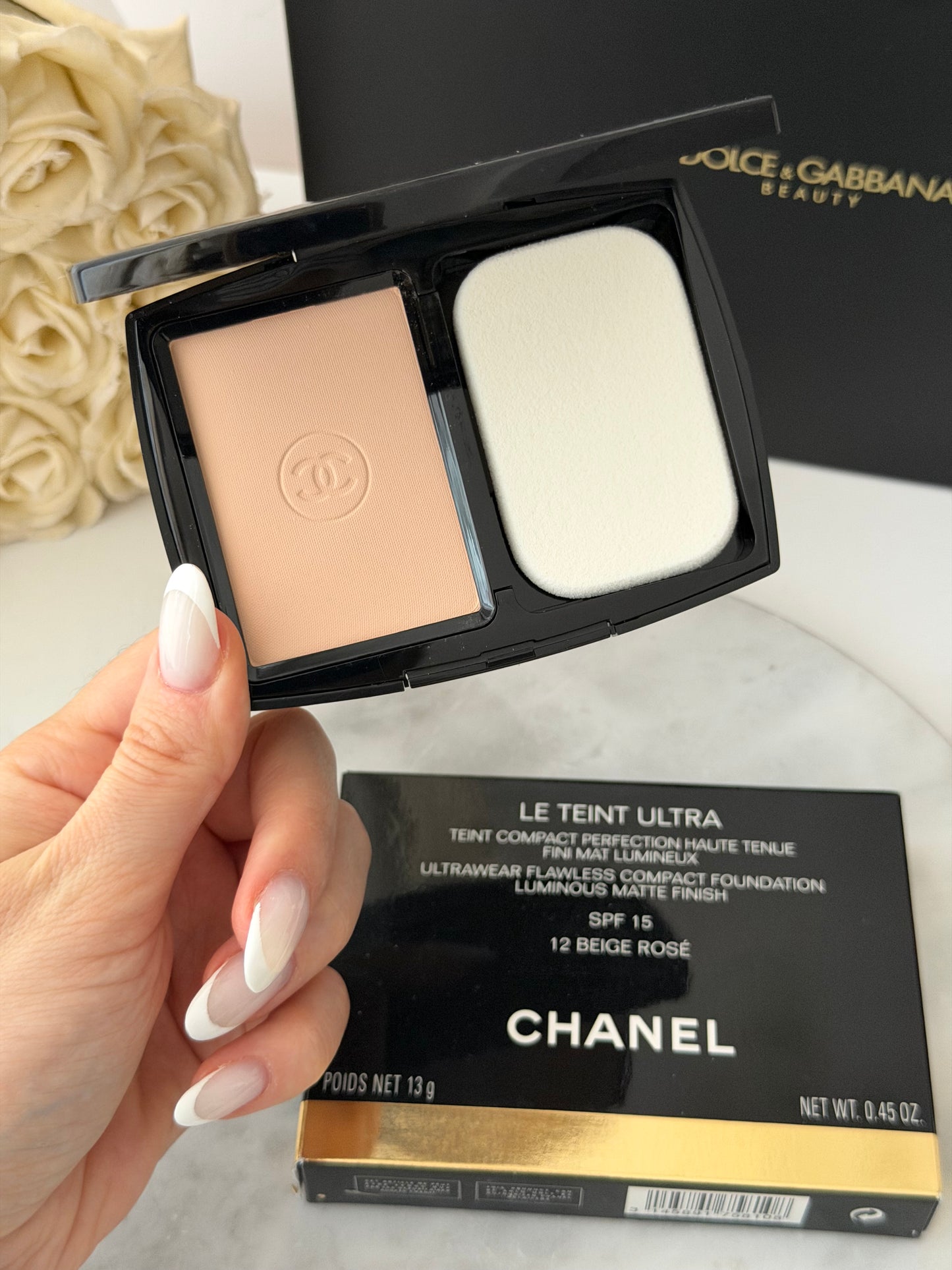 CHANEL Ultra Le Teint (12)
Ultrawear Compact Foundation All-Day Comfort Flawless Luminous Matte Finish SPF15