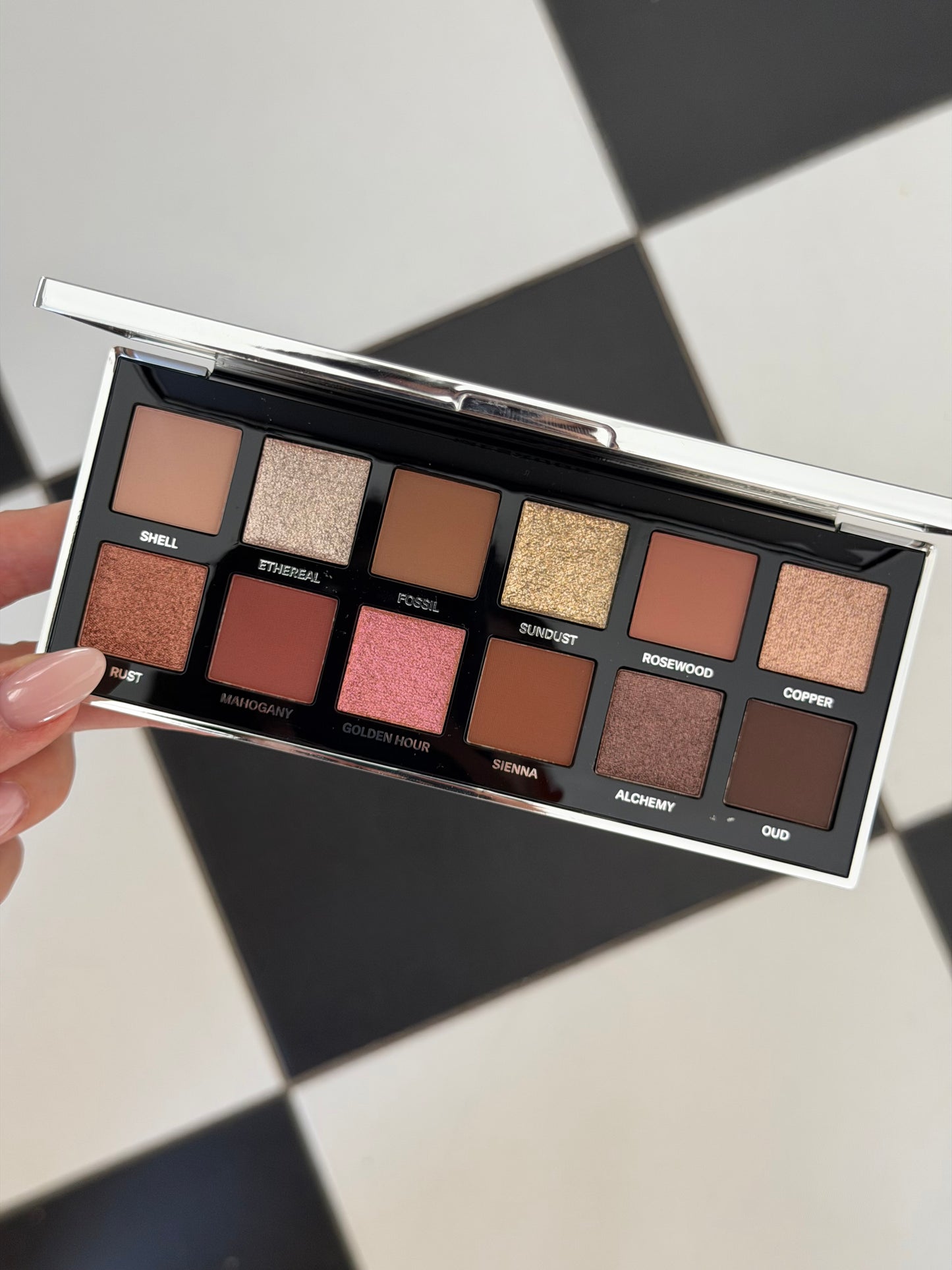 MESAUDA Archetype Eyeshadow (102) - Timeless Beauty Featuring Unique And Transformative Textures
