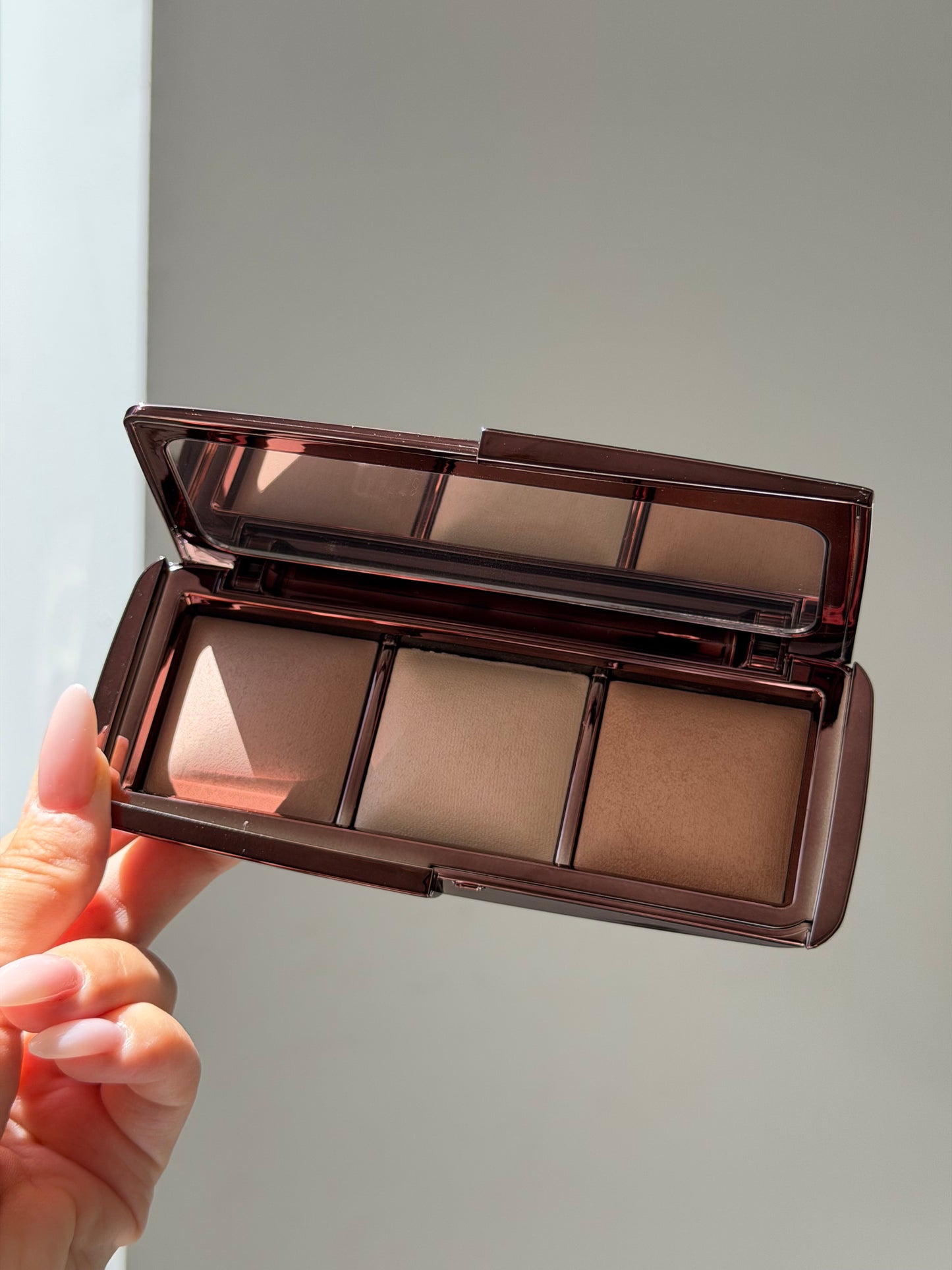 HOURGLASS Ambient Lighting Palette