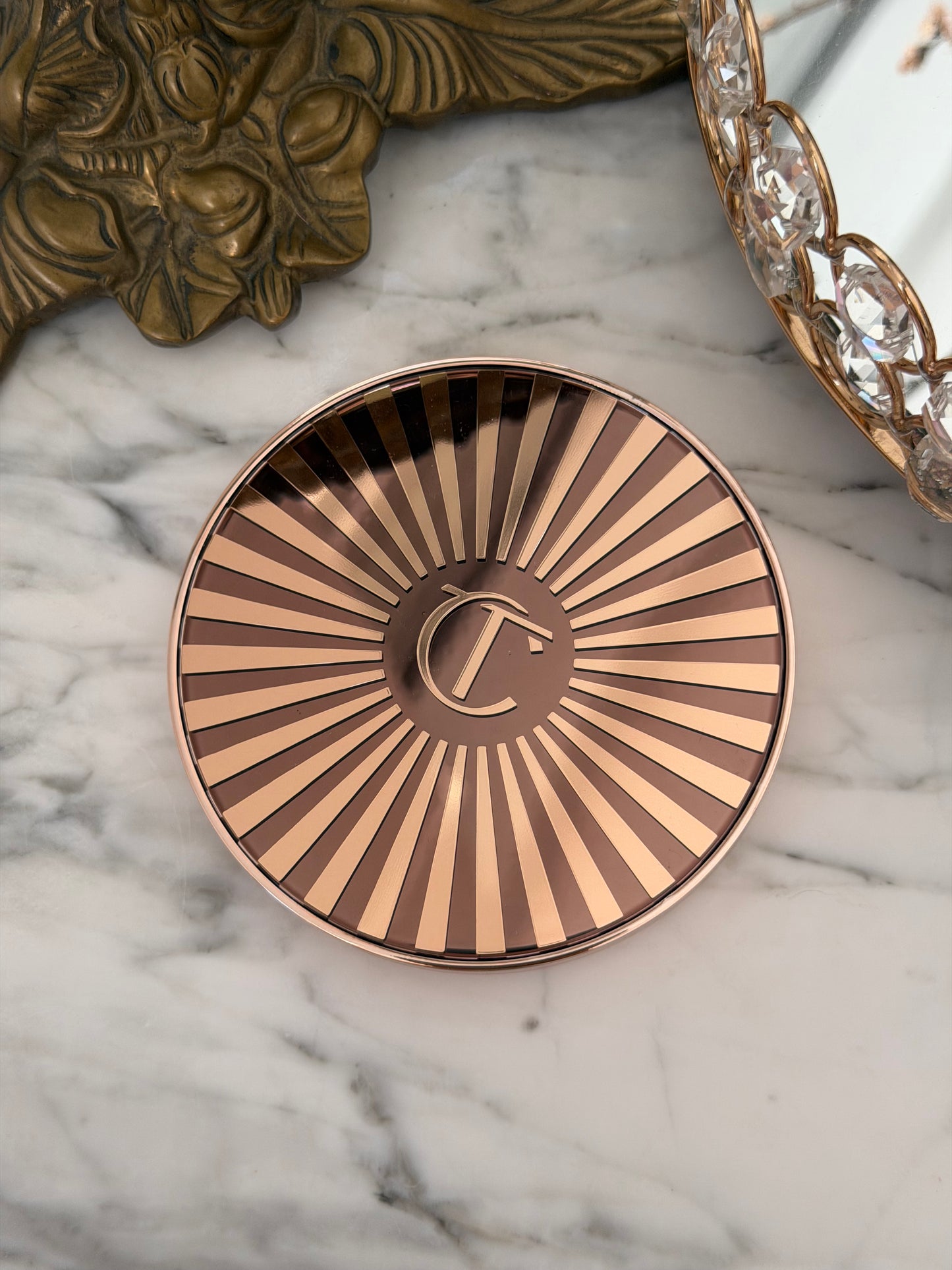 CHARLOTTE TILBURY Beautiful Skin Sun-Kissed Glow Bronzer (4)
Face & Body