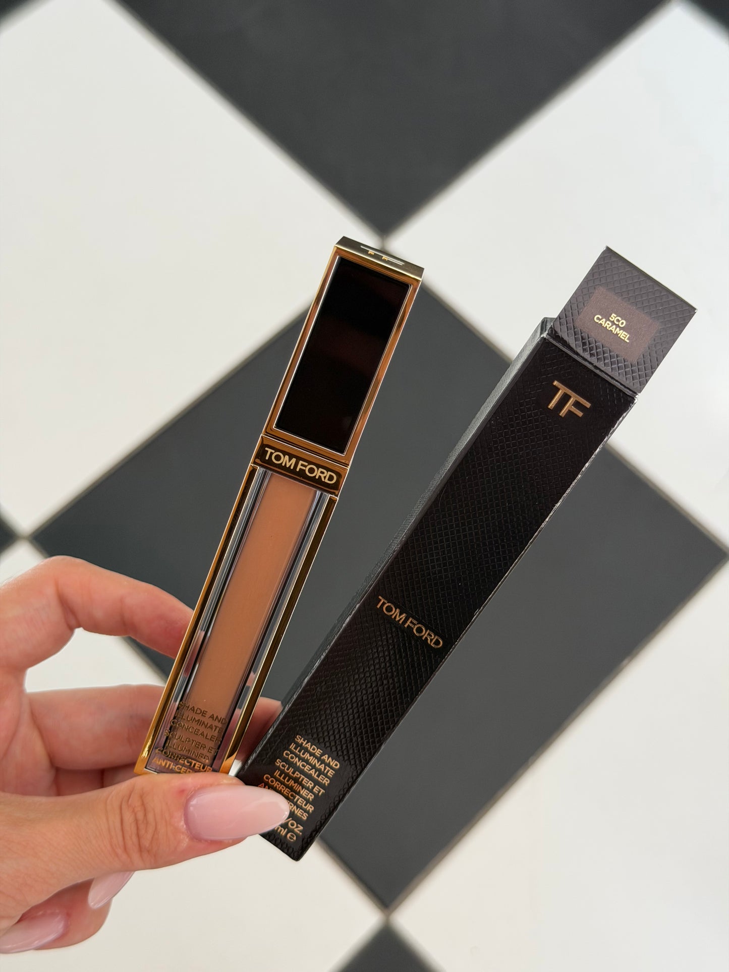 TOM FORD Shade And Illuminate Concealer (5C0)