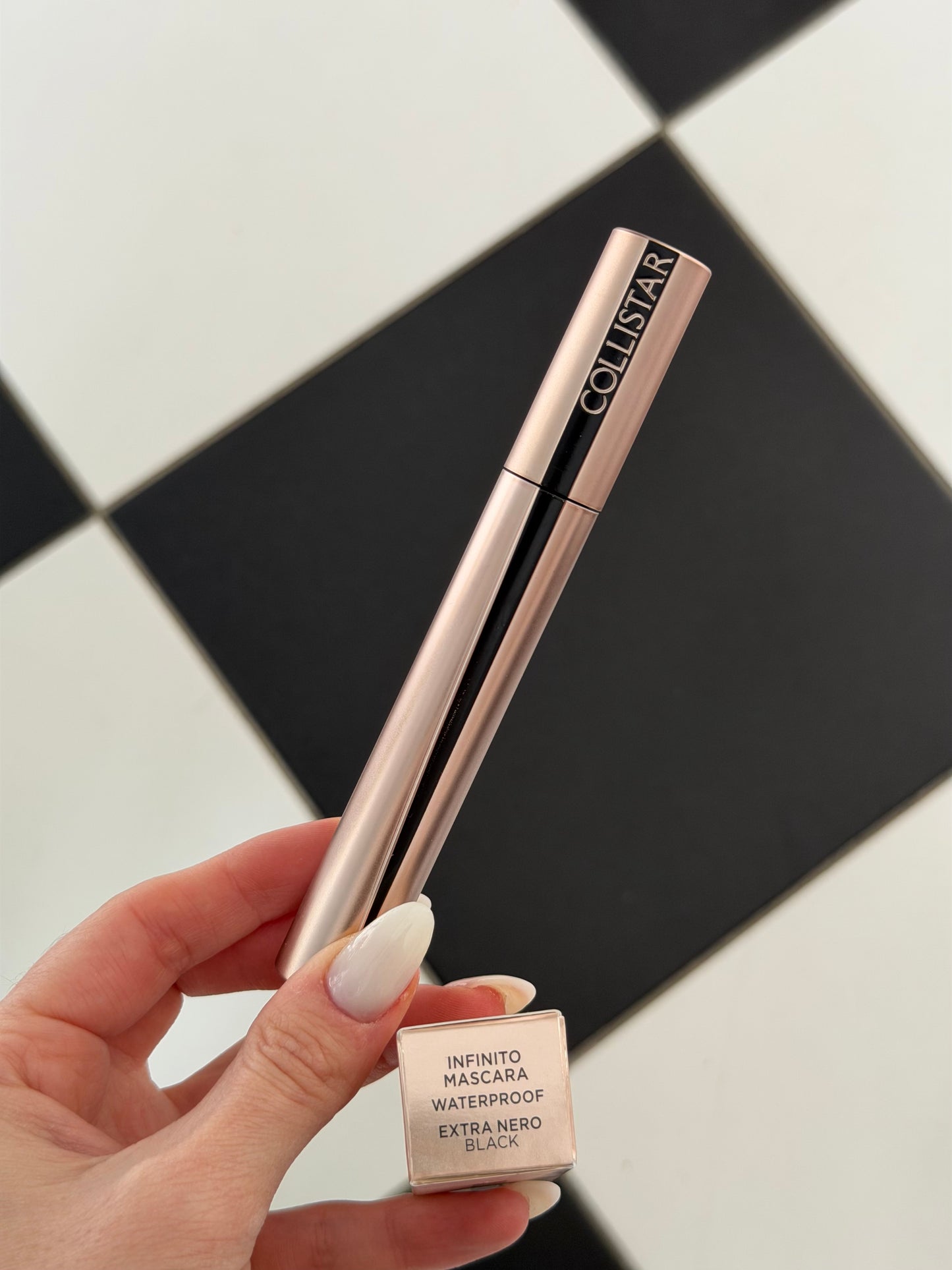 COLLISTAR Infinito Mascara Waterproof
Extreme Length, Definition Lifting Effect