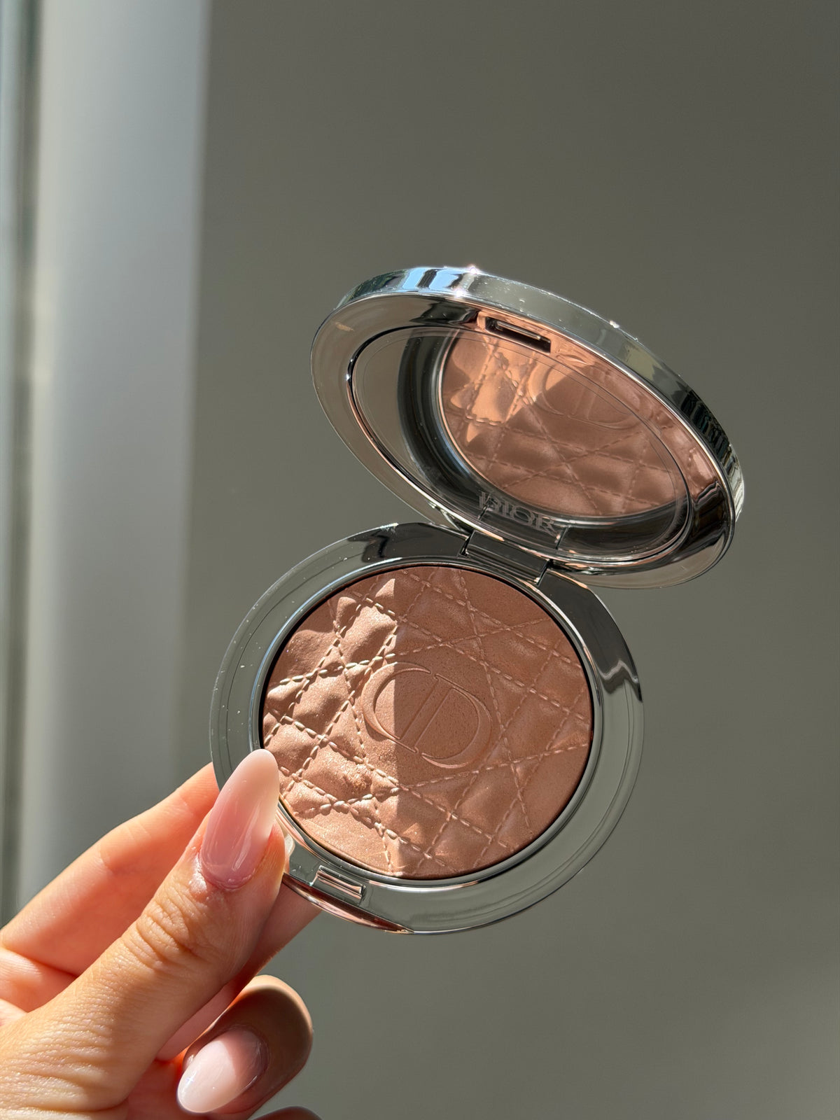DIOR Forever Glow Luminizer - Illuminating Powder For Face (02)