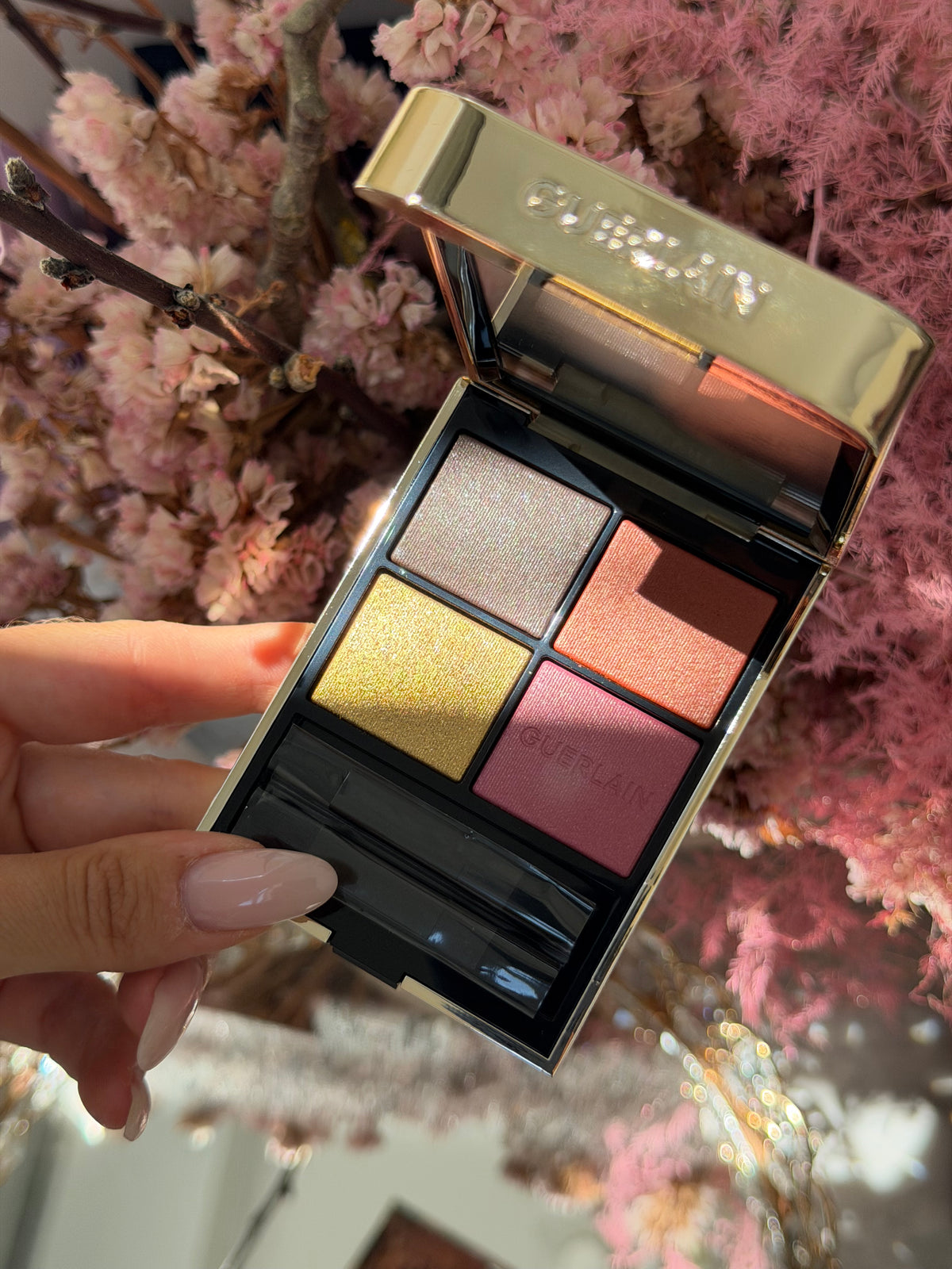 GUERLAIN Ombres G
Eyeshadow Quad
Multi-Effect, High Color & Long Wear (555)