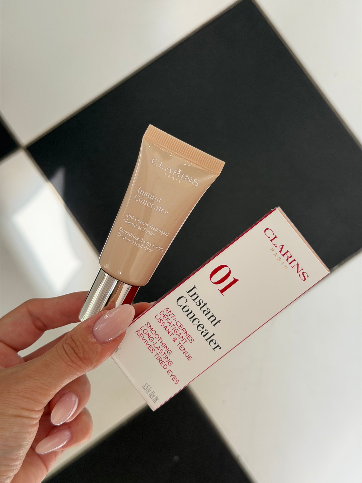 CLARINS Instant Concealer (01) Smoothing, Long-Lasting Revives Tired Eyes