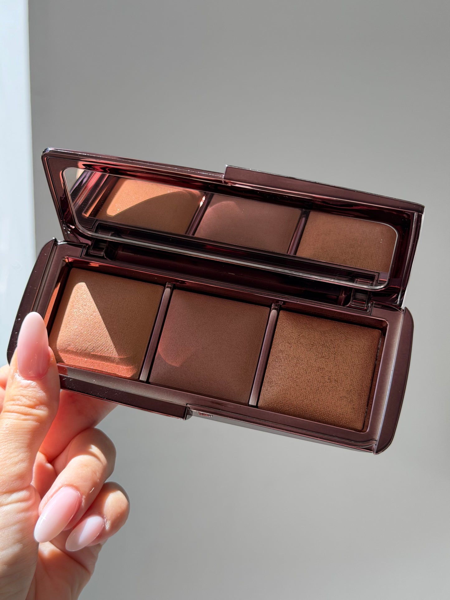 HOURGLASS Ambient Lighting Palette - Volume III