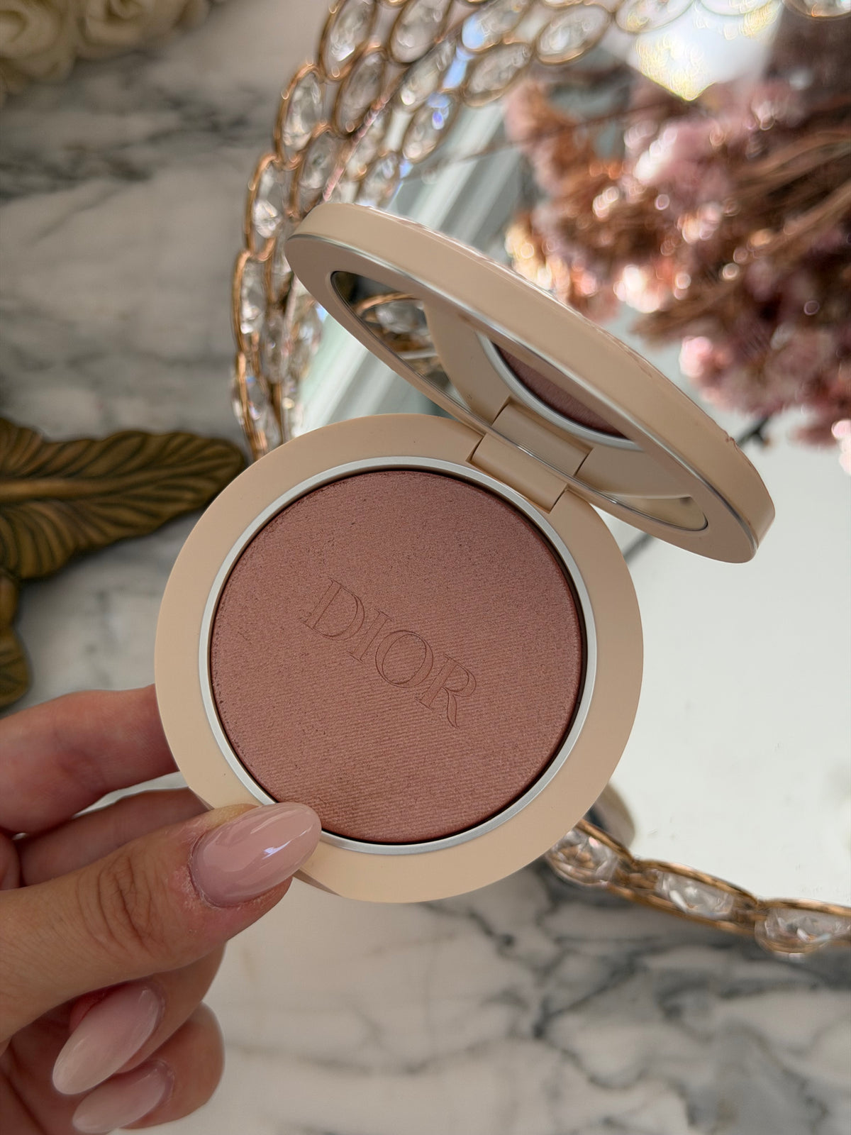 DIOR Forever Couture Luminizer (05)
Longwear Highlighter - 95%* Natural-Origin Pigments