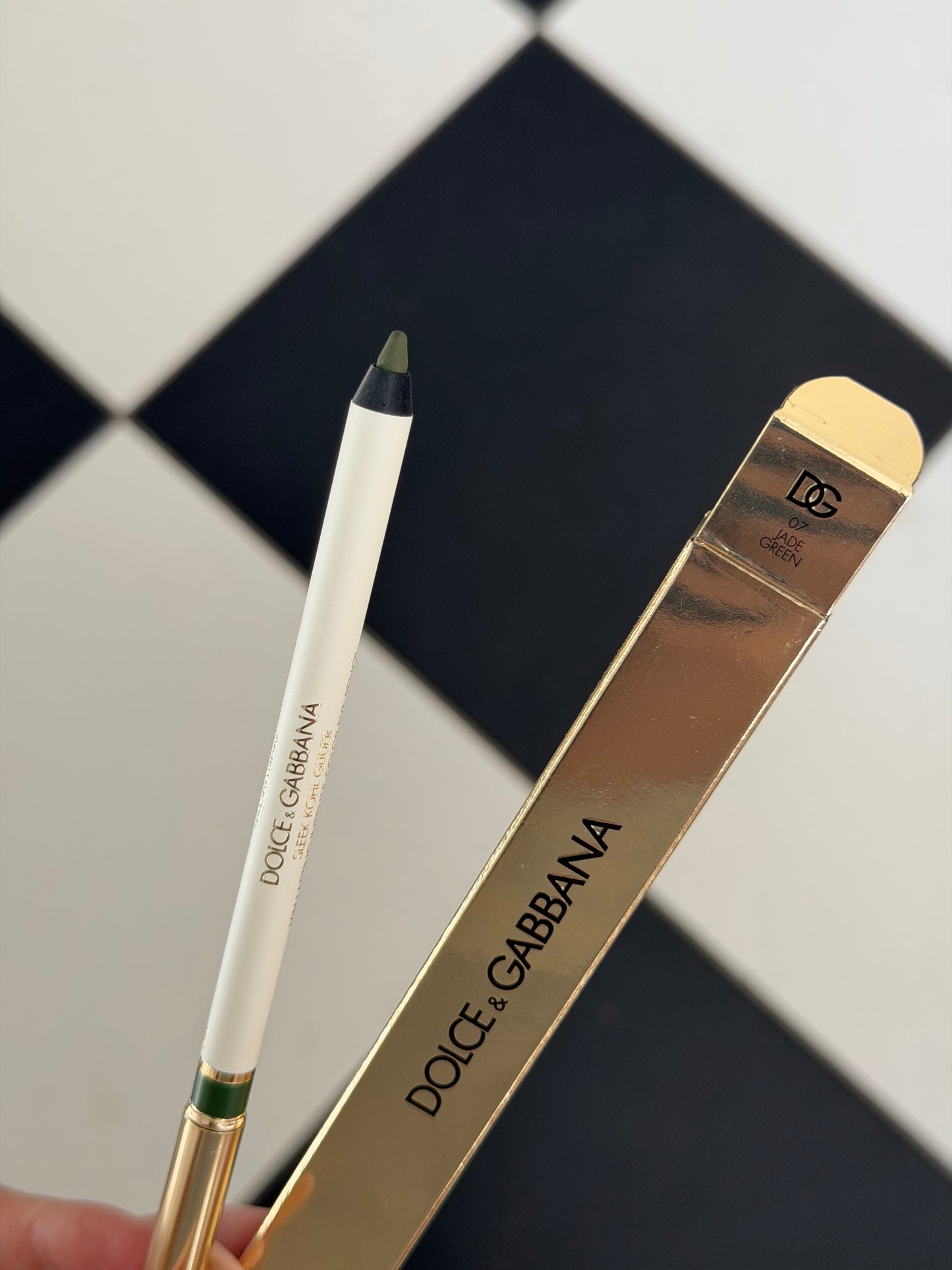 DOLCE&GABBANA Sleek Khol Glider 
10H Lasting Intense Color Eye Pencil (07)