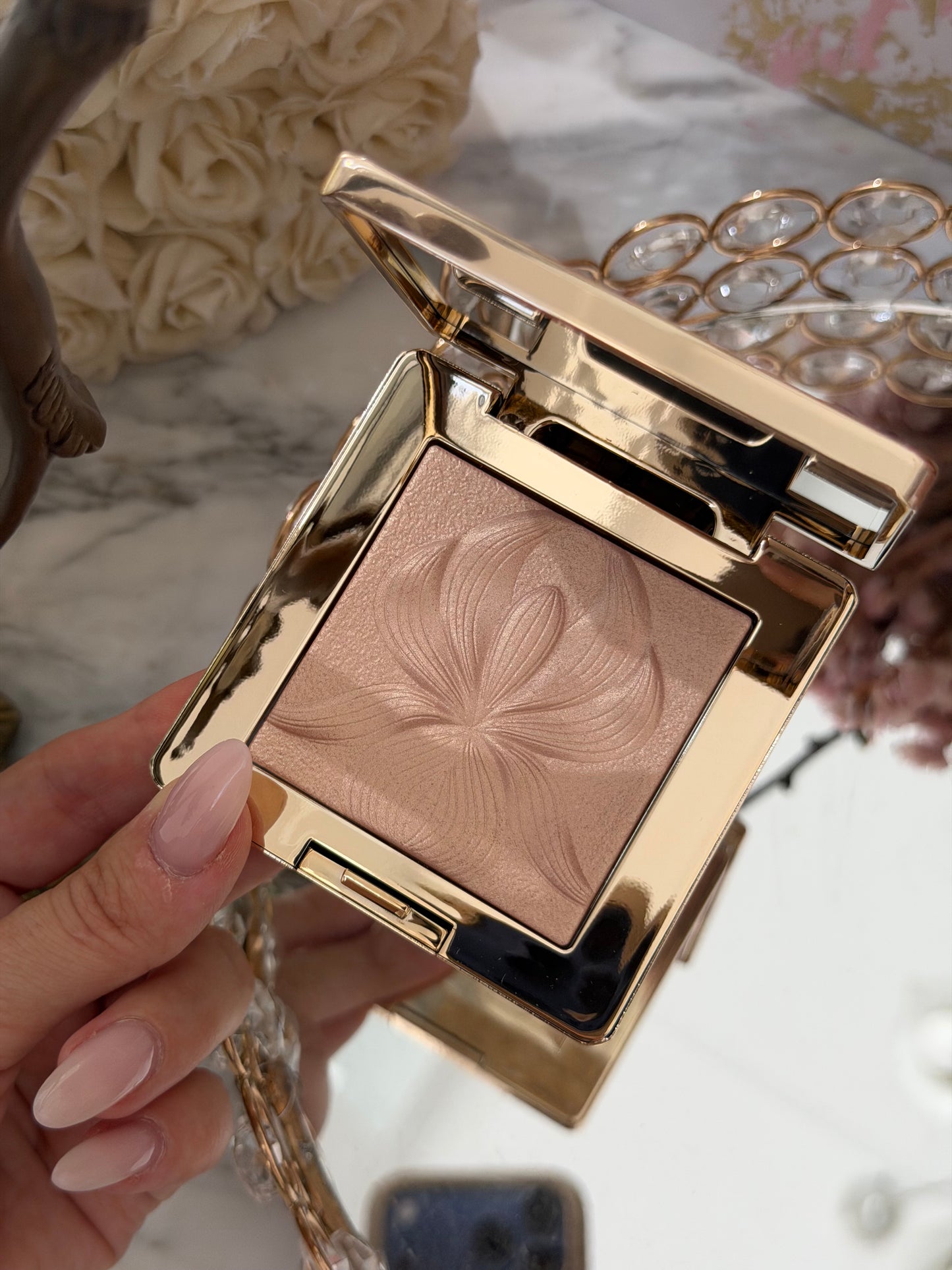 SISLEY L'Orchidée
Highlighter Illuminating Powder Gel