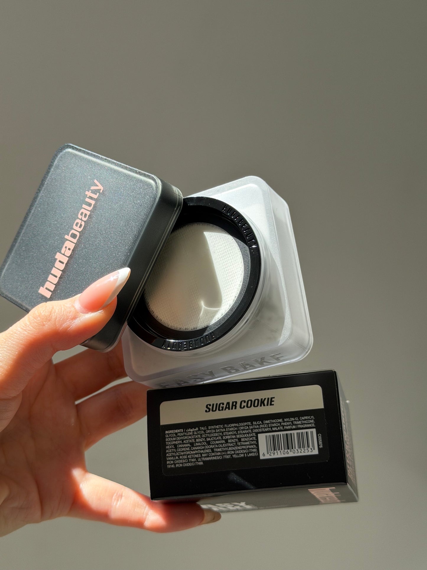 HUDA BEAUTY Easy Bake Loose Baking & Setting Powder - Sugar Cookie