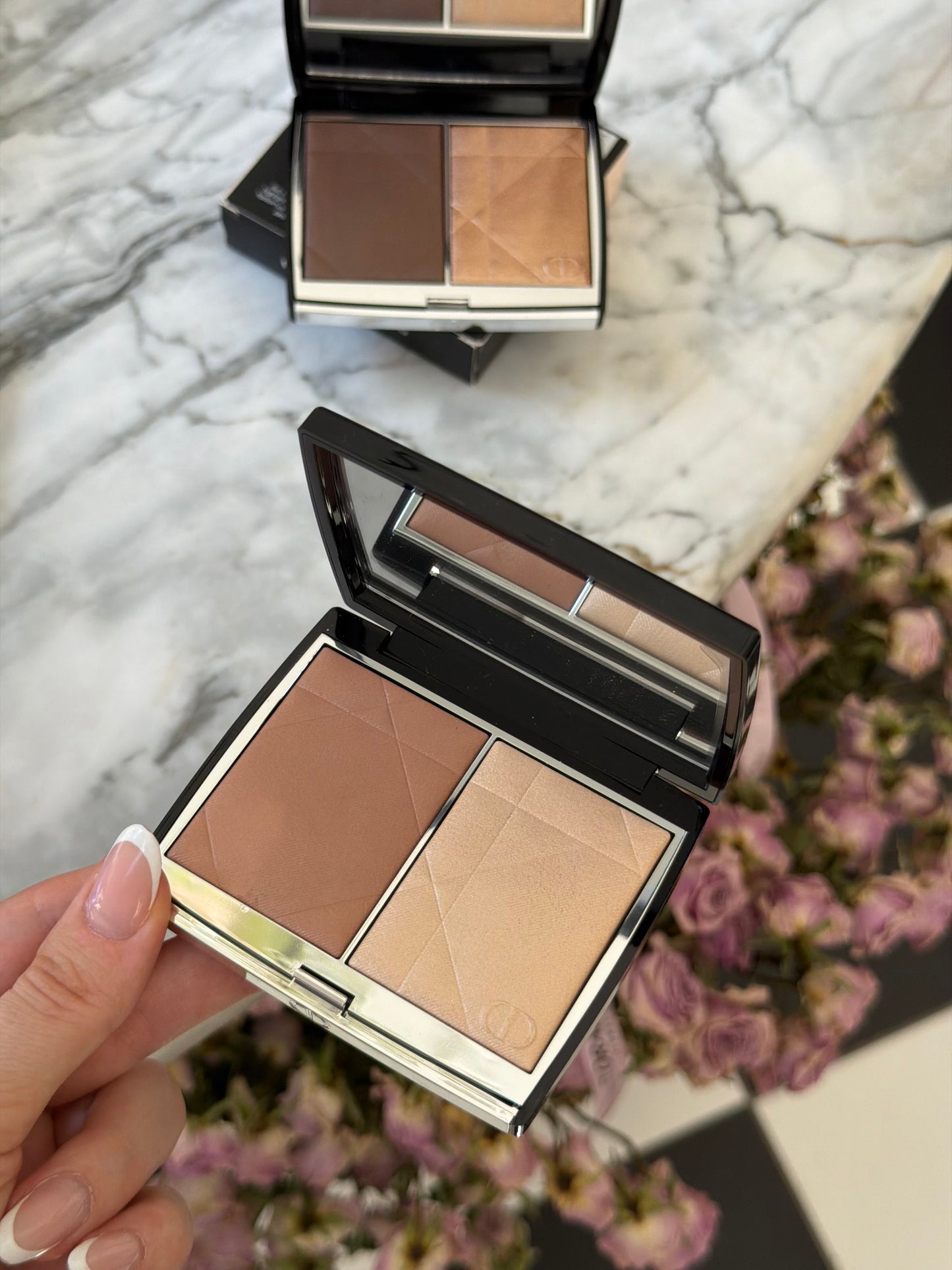 DIOR Rouge Blush Colour & Glow (100)
Multi-Use Face Palette – Color and Highlighter Duo