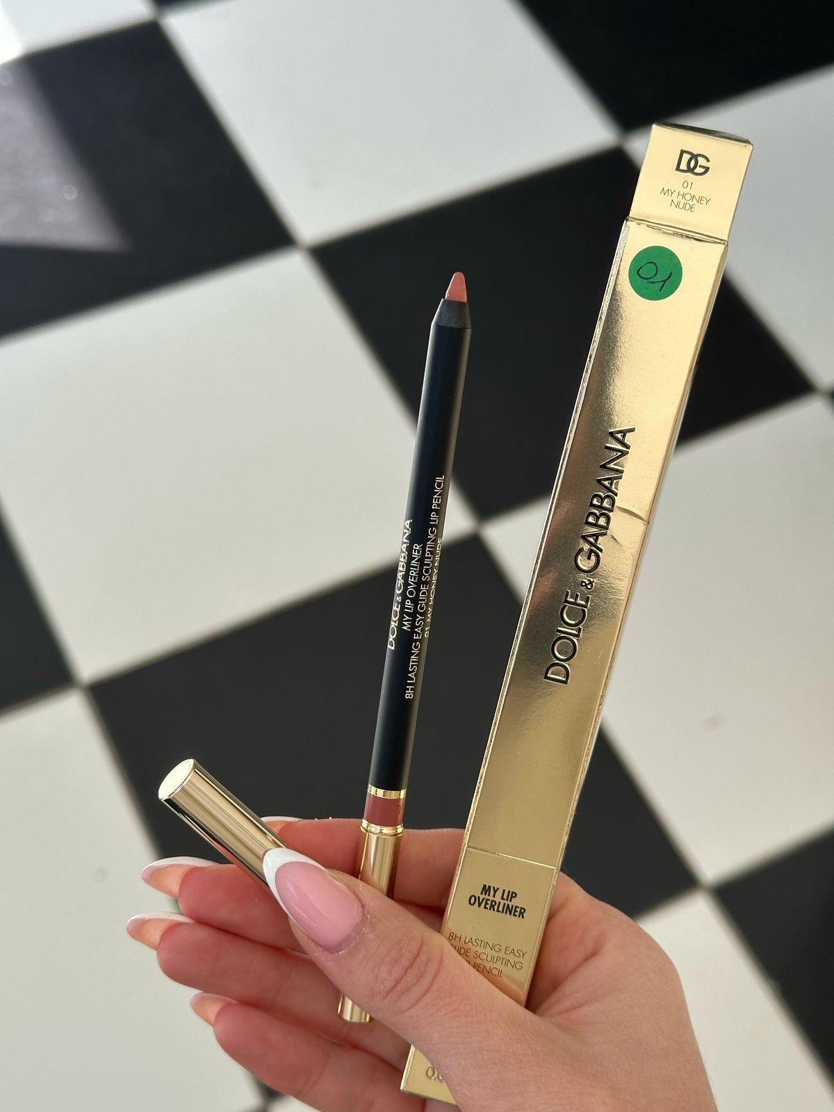 DOLCE&GABBANA My Lip Overliner
8H Lasting Easy Glide Sculpting Lip Pencil (01)