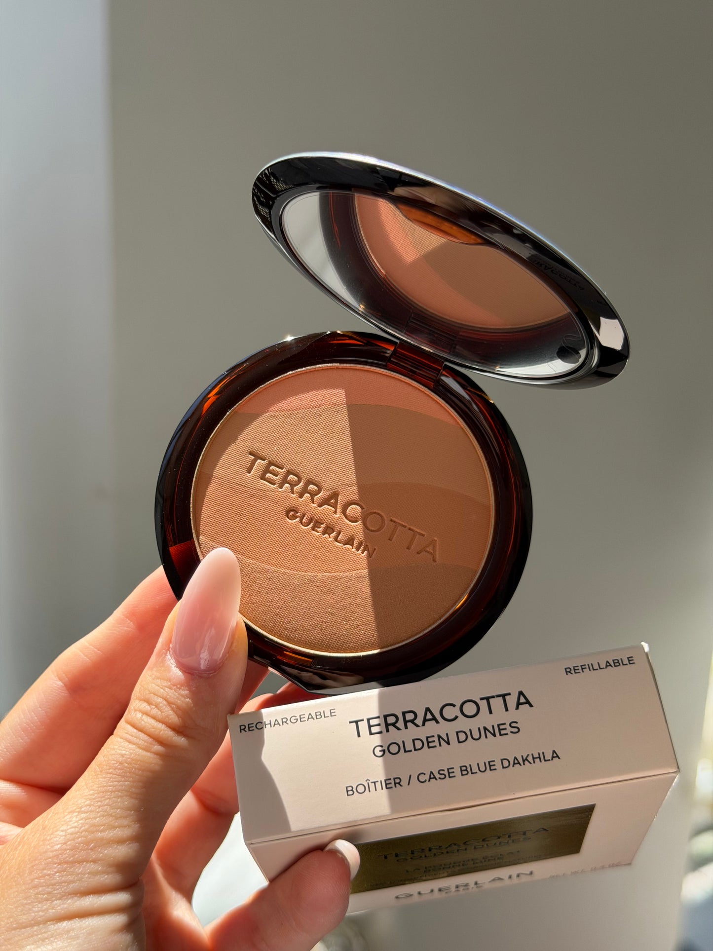GUERLAIN Terracotta Golden Dunes
The Sun-Kissed Healthy Glow Powder Limited Edition - Case Blue Dakhla
