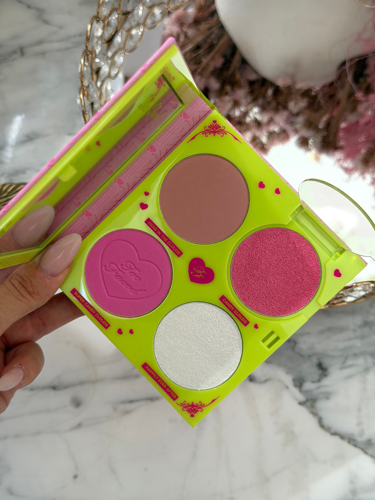 TOO FACED Fairytale Crush
Limited Edition Blush & Highlighter Palette
