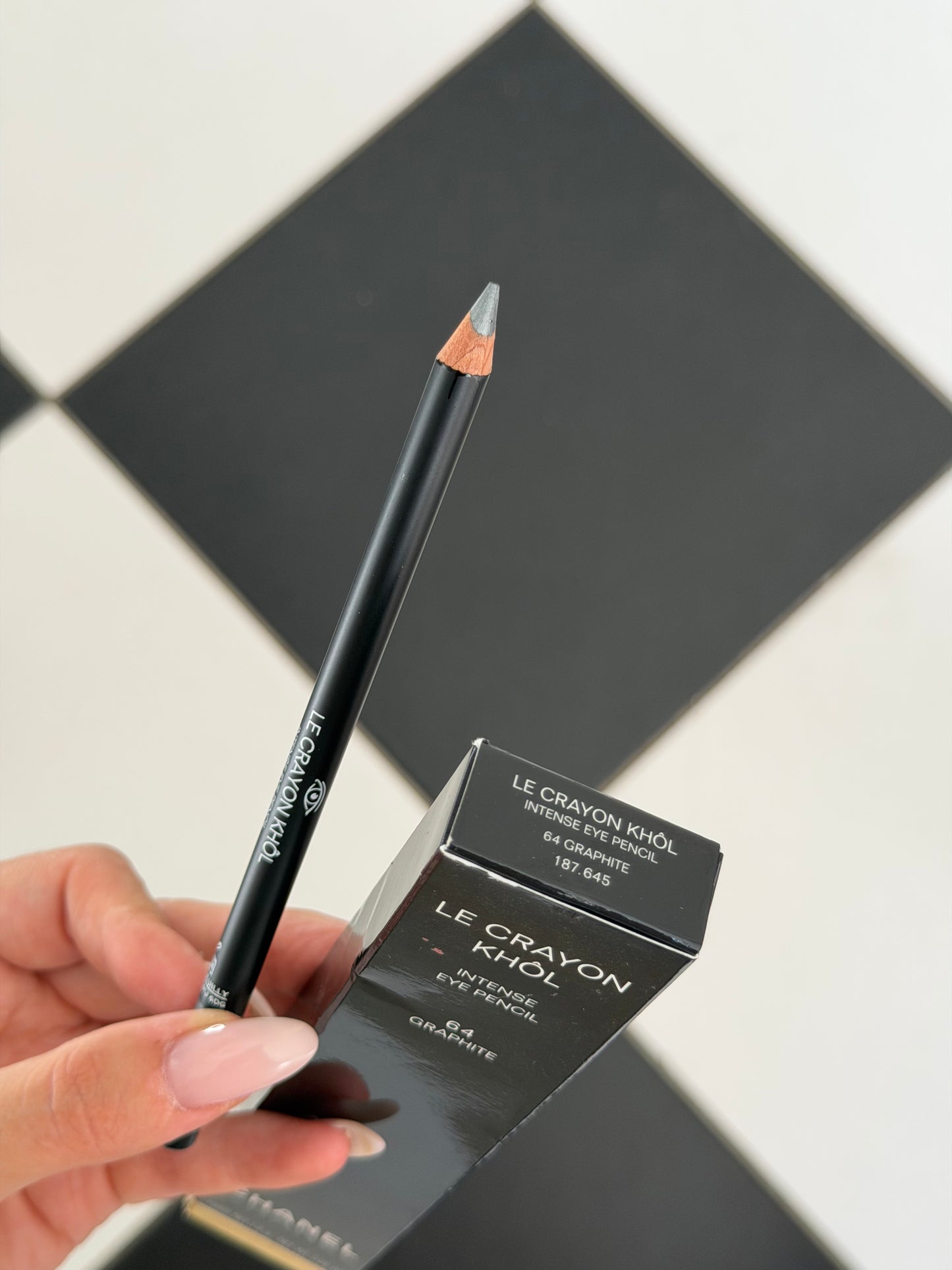 CHANEL Intense Eye Liner Pencil - Le Crayon Khôl Noir (64)