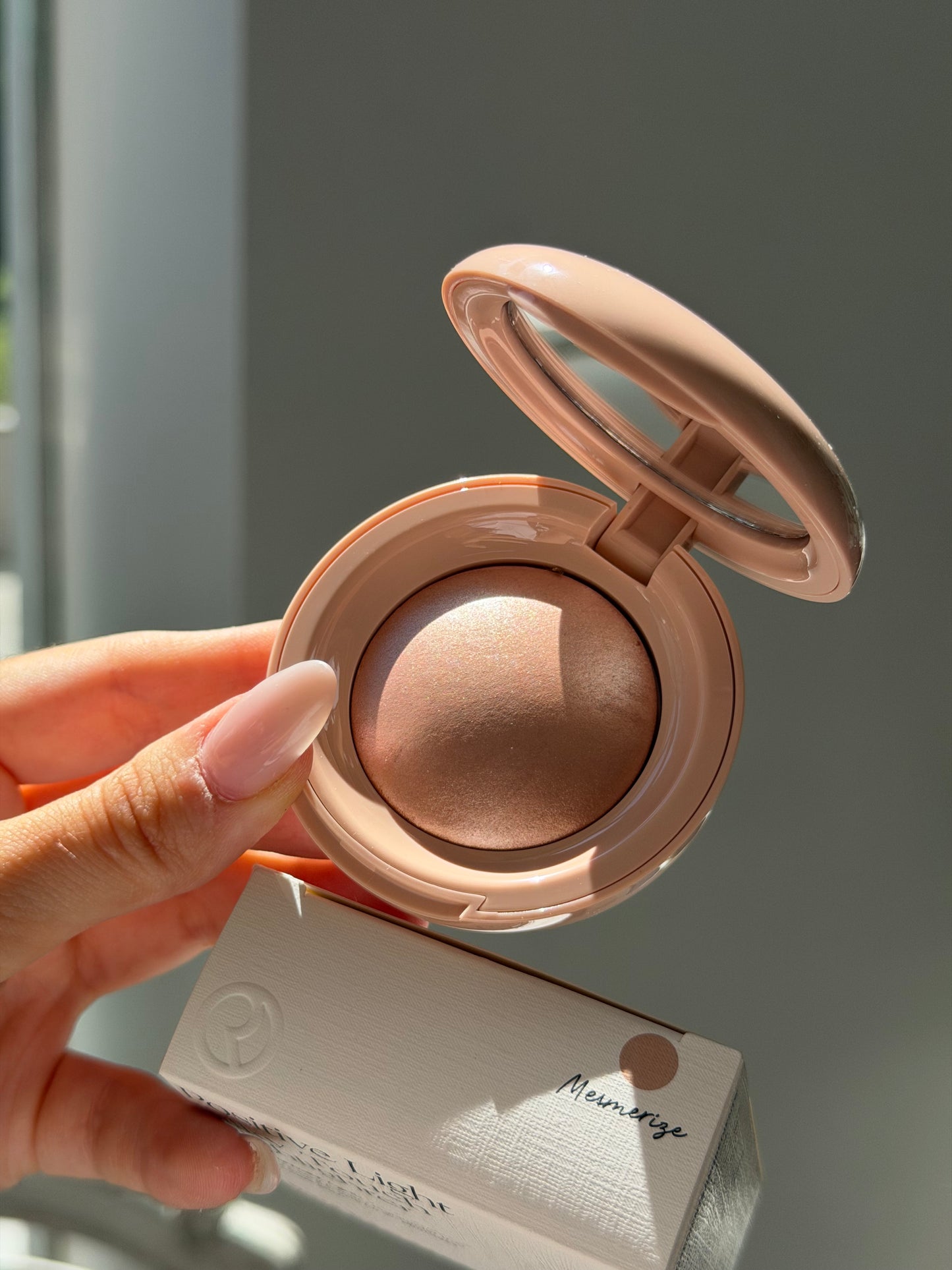 RARE BEAUTY Positive Light Silky Touch Highlighter - Mesmerize