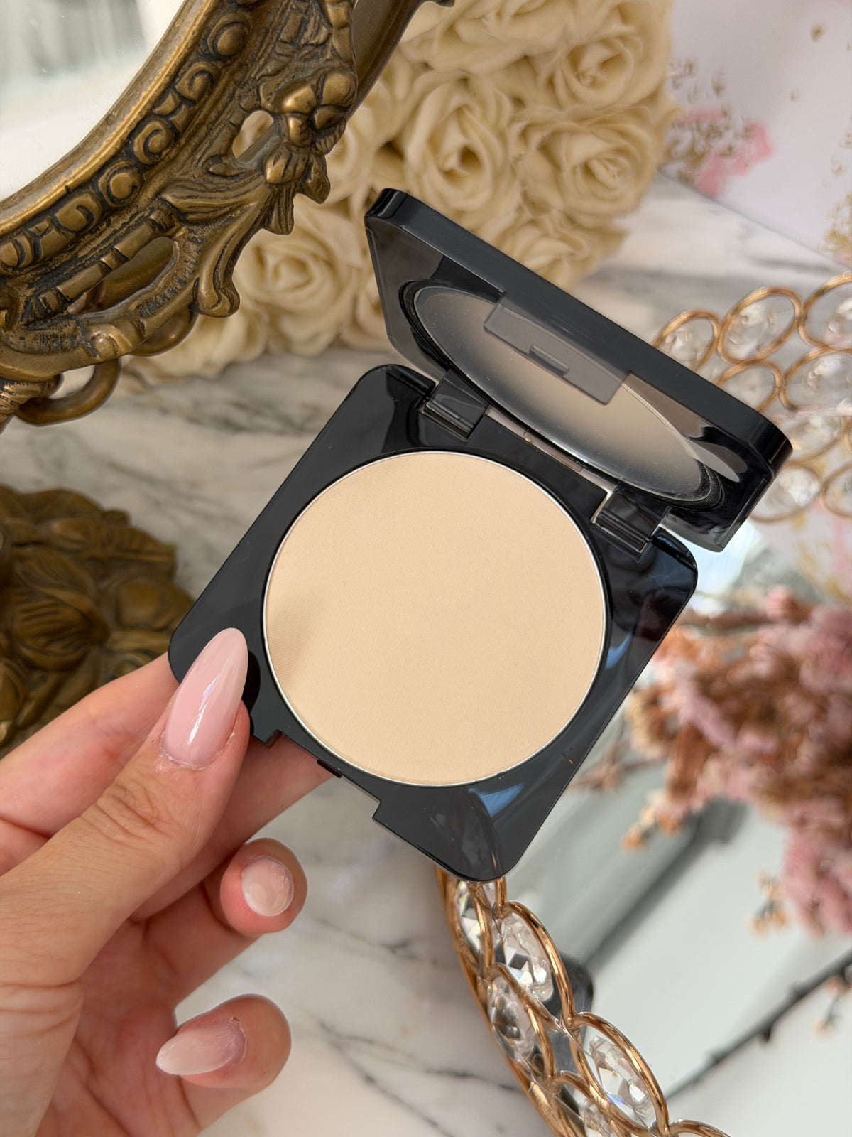 HUDA BEAUTY Easy Bake Airbrush Matte Pressed Powder - Pound Cake