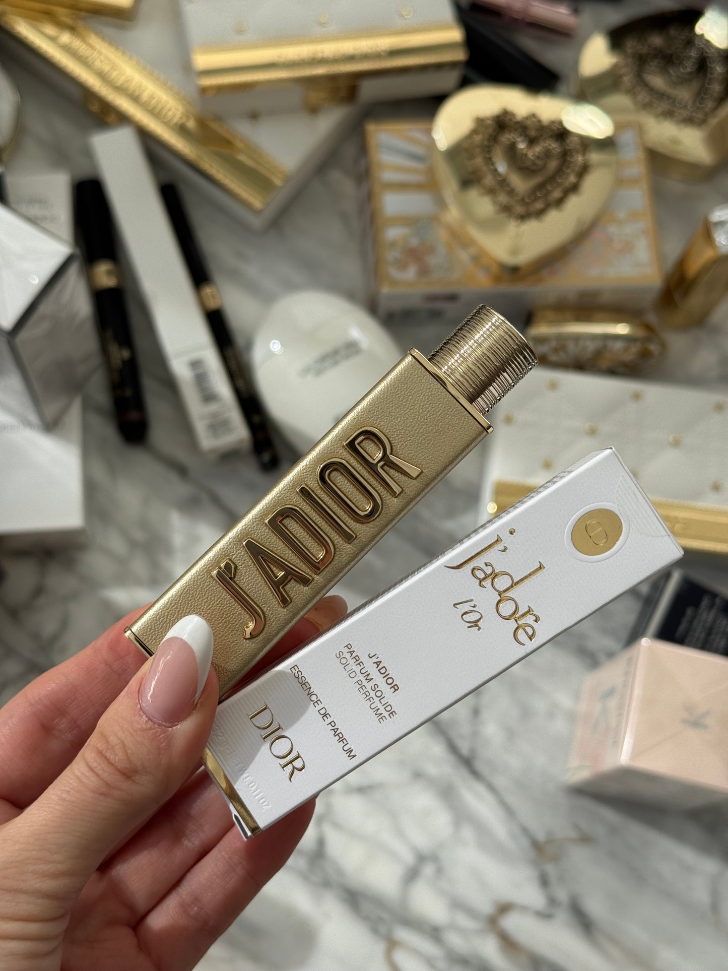 DIOR J’Adior L’Or Parfum Solide - Essence De Parfum
Alcohol-Free Fragrance Stick - Intense, Solar Floral Notes