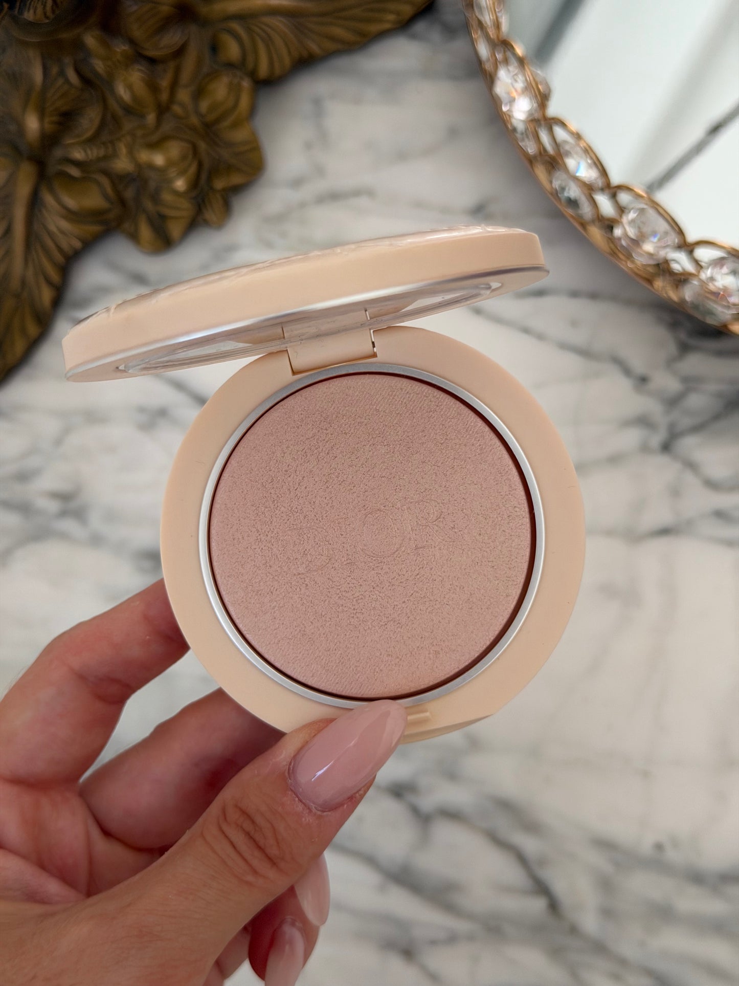 DIOR Forever Couture Luminizer (02)
Longwear Highlighter - 95%* Natural-Origin Pigments