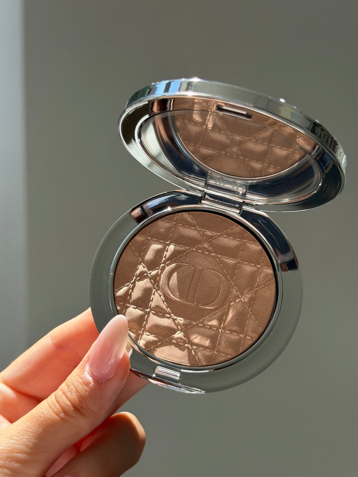 DIOR Forever Glow Luminizer - Illuminating Powder For Face (01)