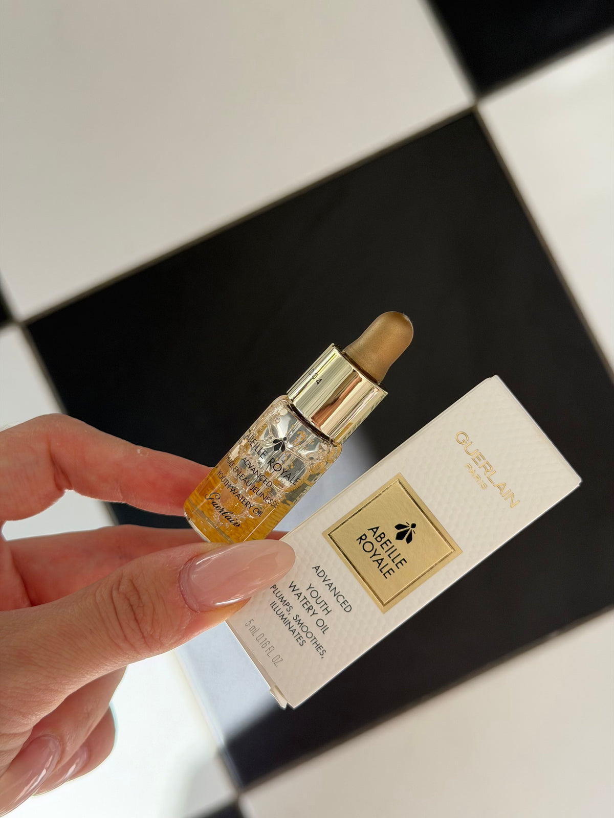 GUERLAIN Abeille Royale
Advanced Youth Watery Oil
Replumps, Smoothes, Illuminates all Skin Types