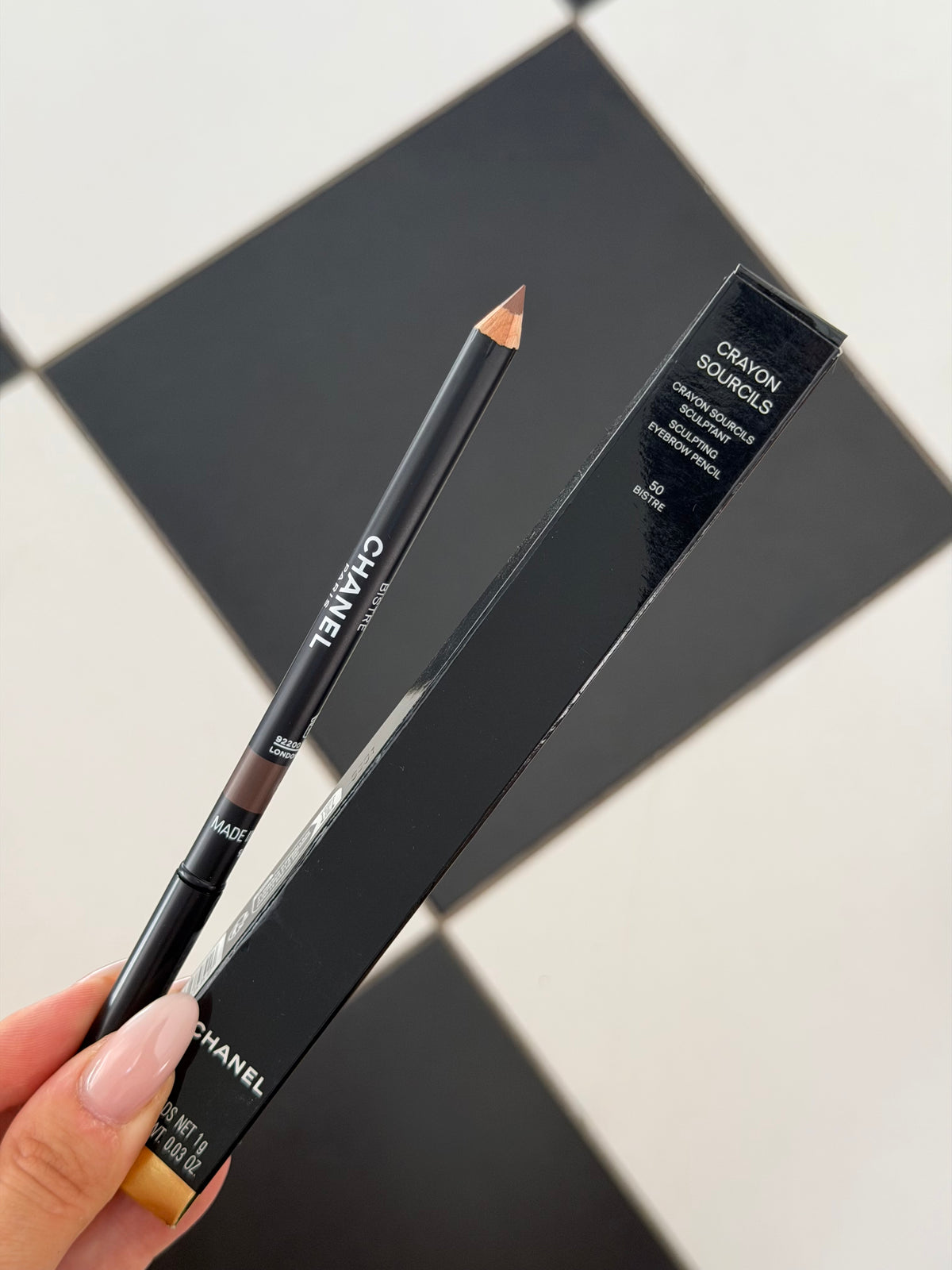 CHANEL Crayon Sourcils
Sculpting Eyebrow Pencil (50)