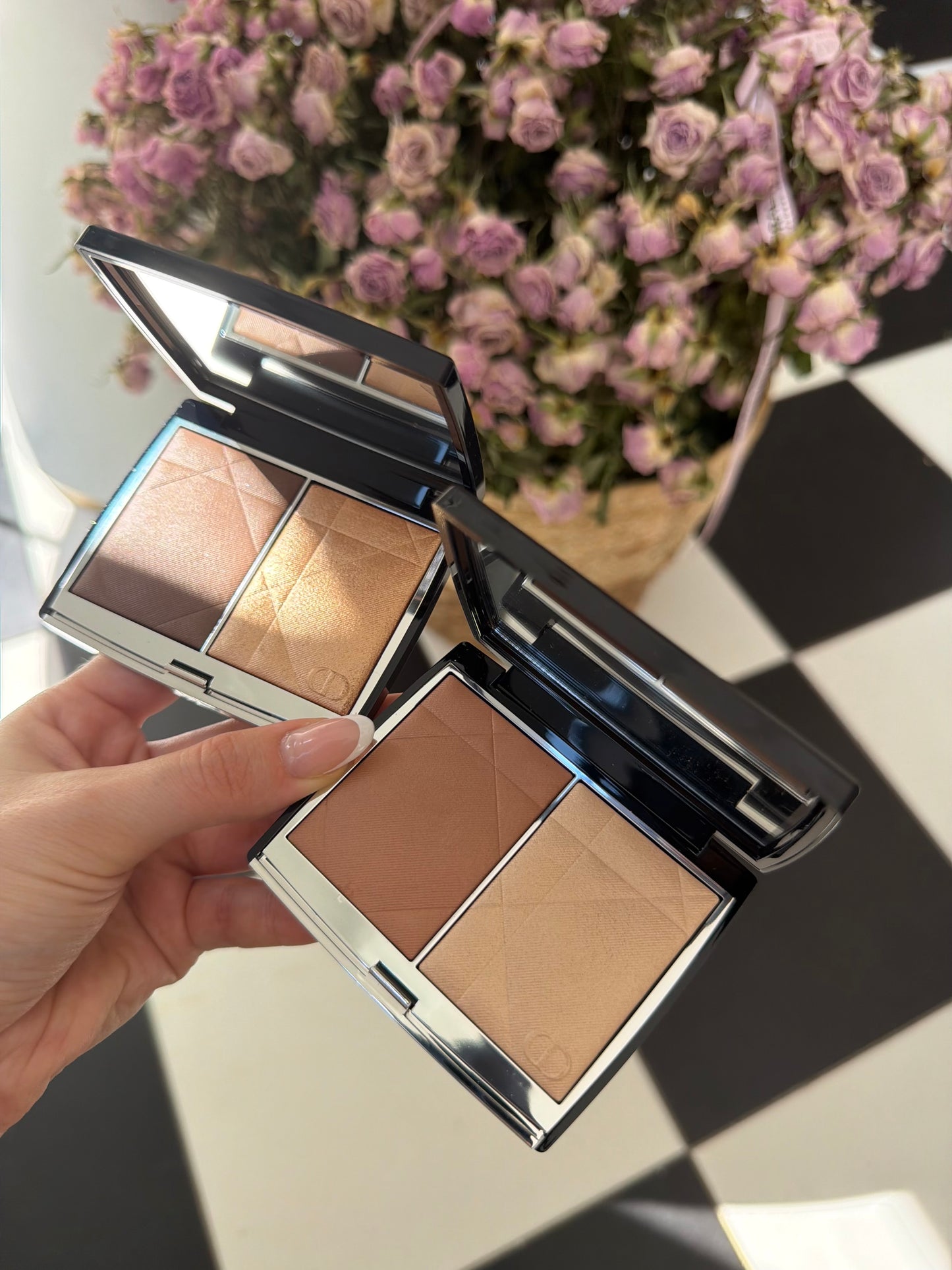 DIOR Rouge Blush Colour & Glow (100)
Multi-Use Face Palette – Color and Highlighter Duo