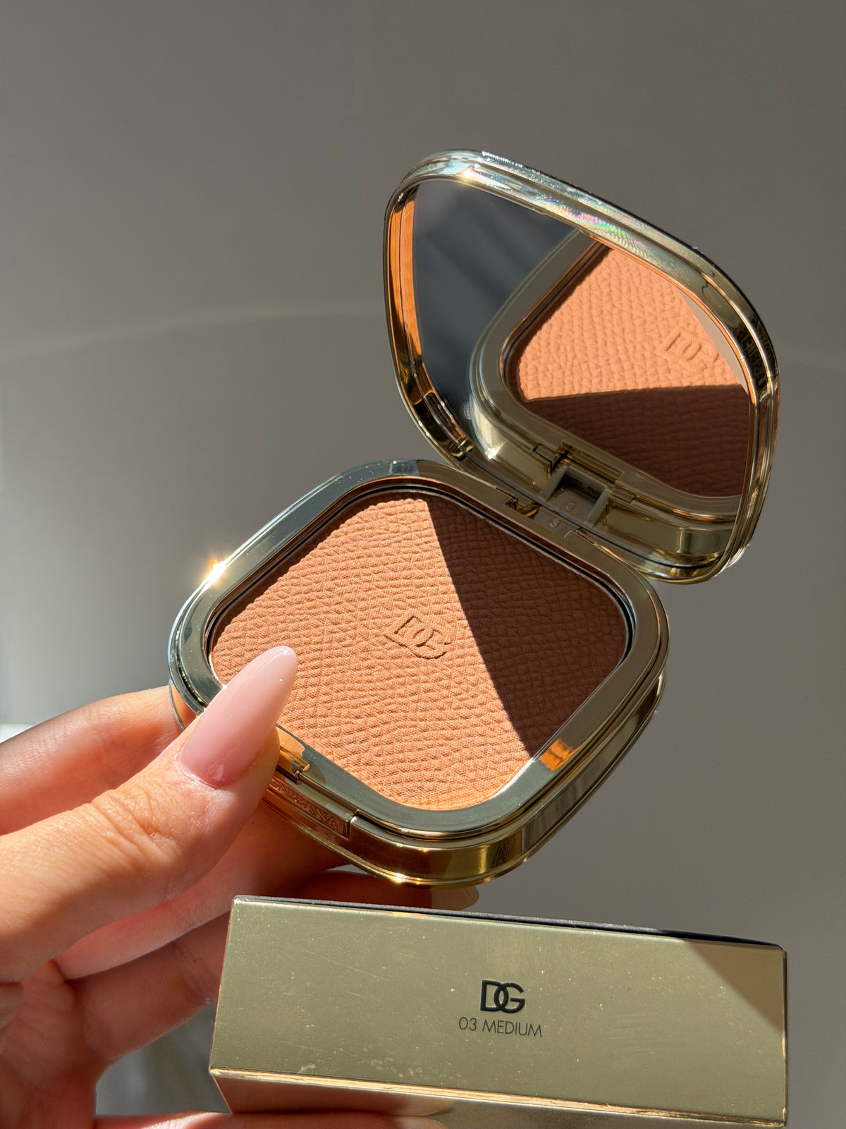 DOLCE&GABBANA Face&Eyes Match
Lasting Bronzer & Eyeshadow Powder (03)