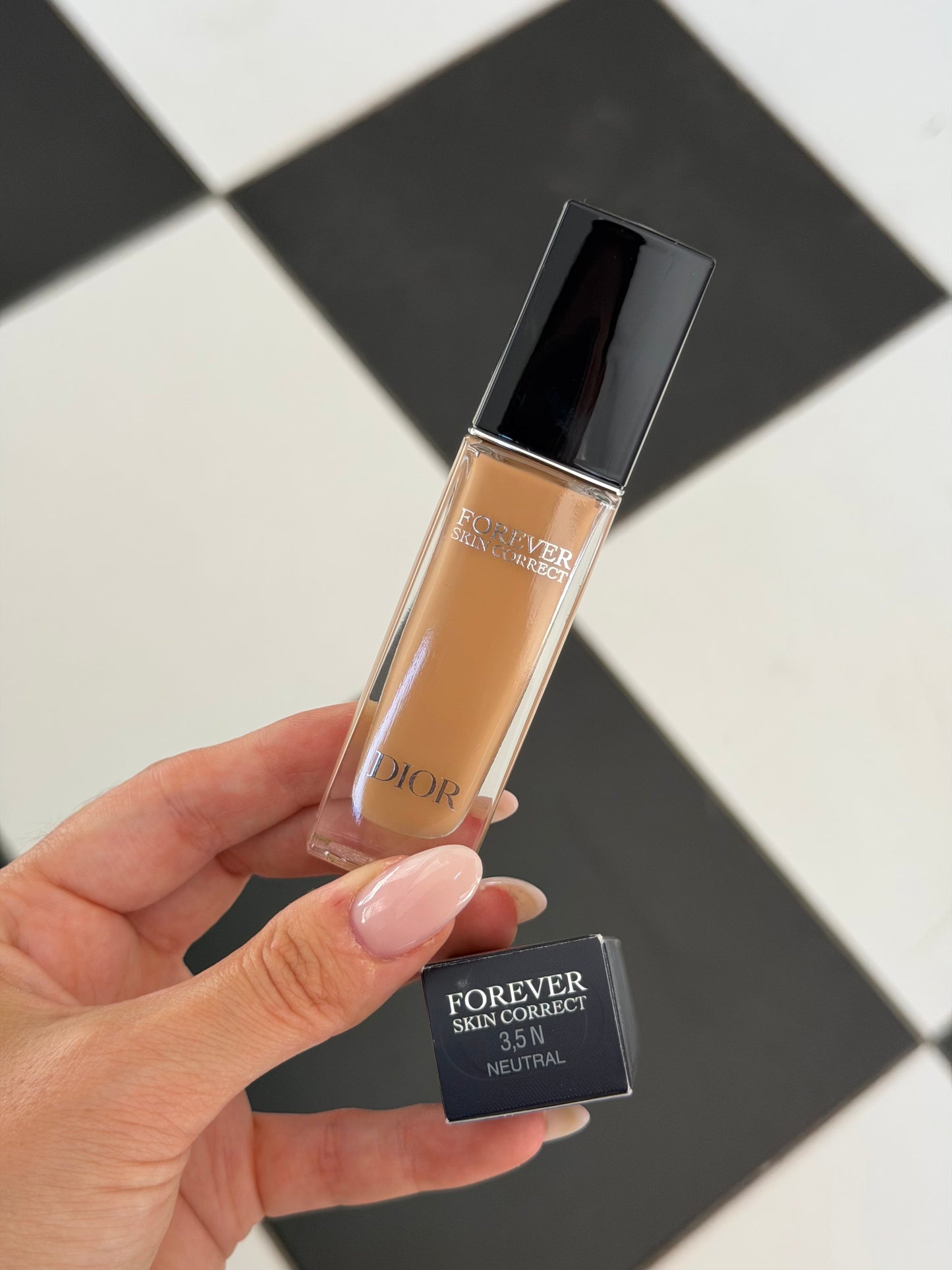 DIOR Forever Skin Correct (3.5N)
Full-Coverage Concealer - 24h Hydration and Wear - No Transfer