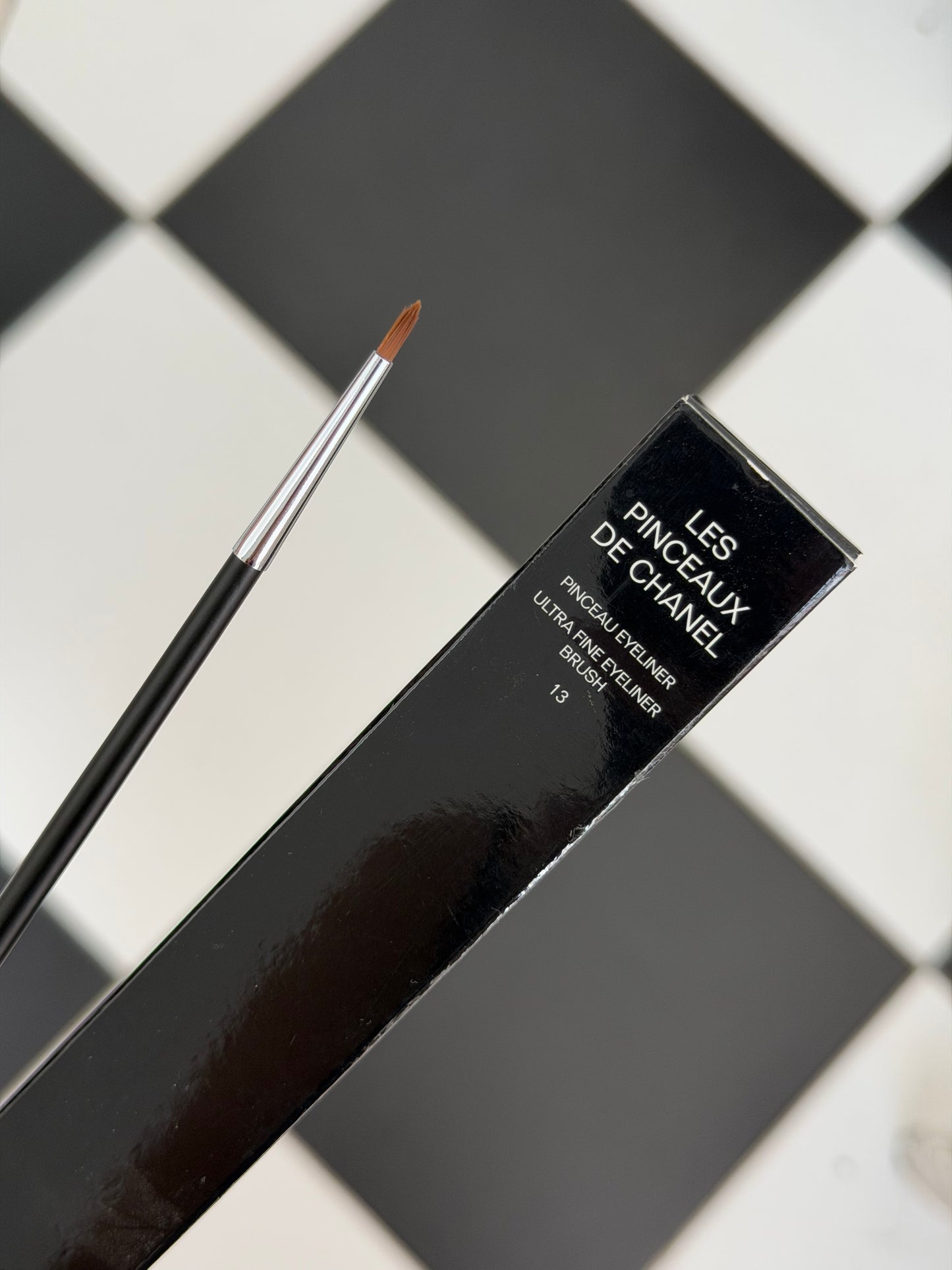 CHANEL Les Pinceaux De Chanel Ultra Fine Eyeliner Brush (13)