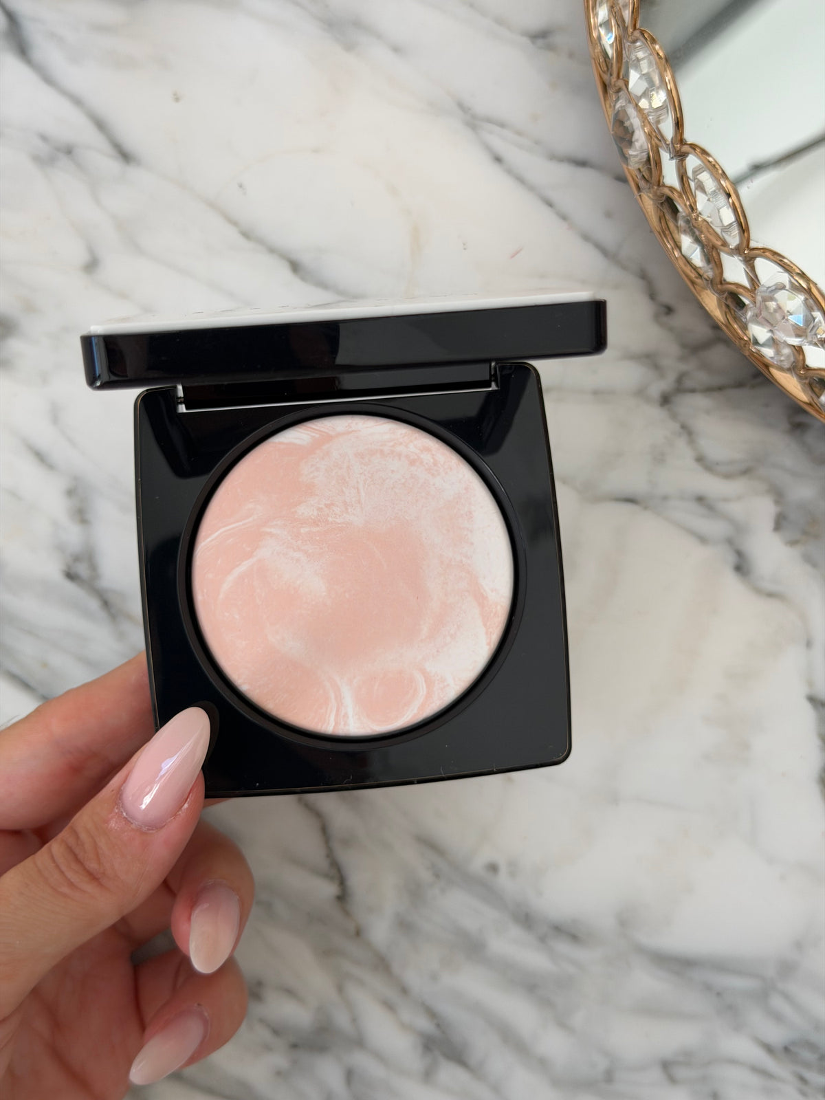 BOBBI BROWN
Sheer Finish Blurring Powder - Pearl Pink