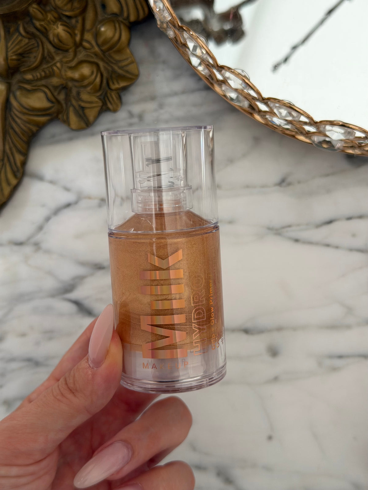 MILK MAKEUP Hydro Grip + Glow Primer
Illuminating Primer