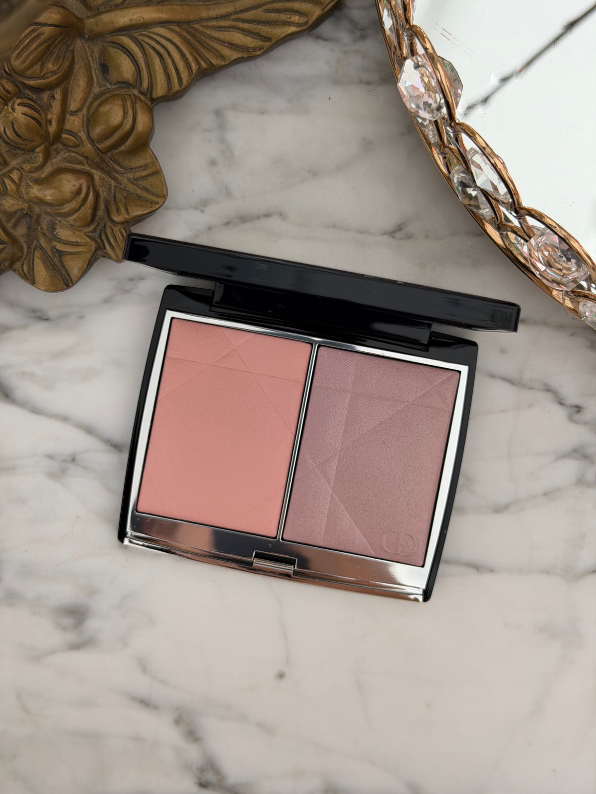 DIOR Rouge Blush Colour & Glow (287)
Multi-Use Face Palette – Color and Highlighter Duo