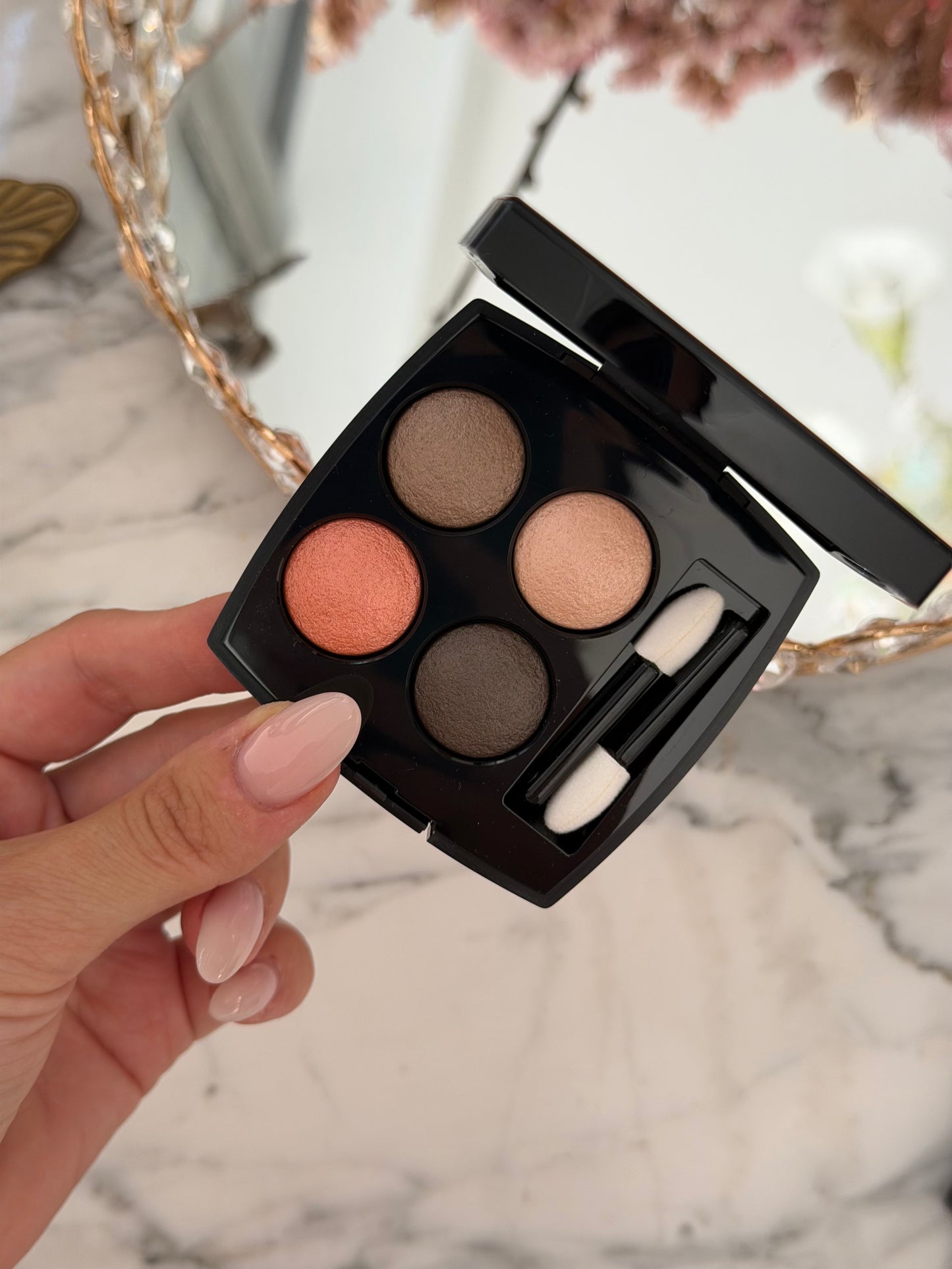 CHANEL Les 4 Ombres
Multi-Effect Quadra Eyeshadow (204)