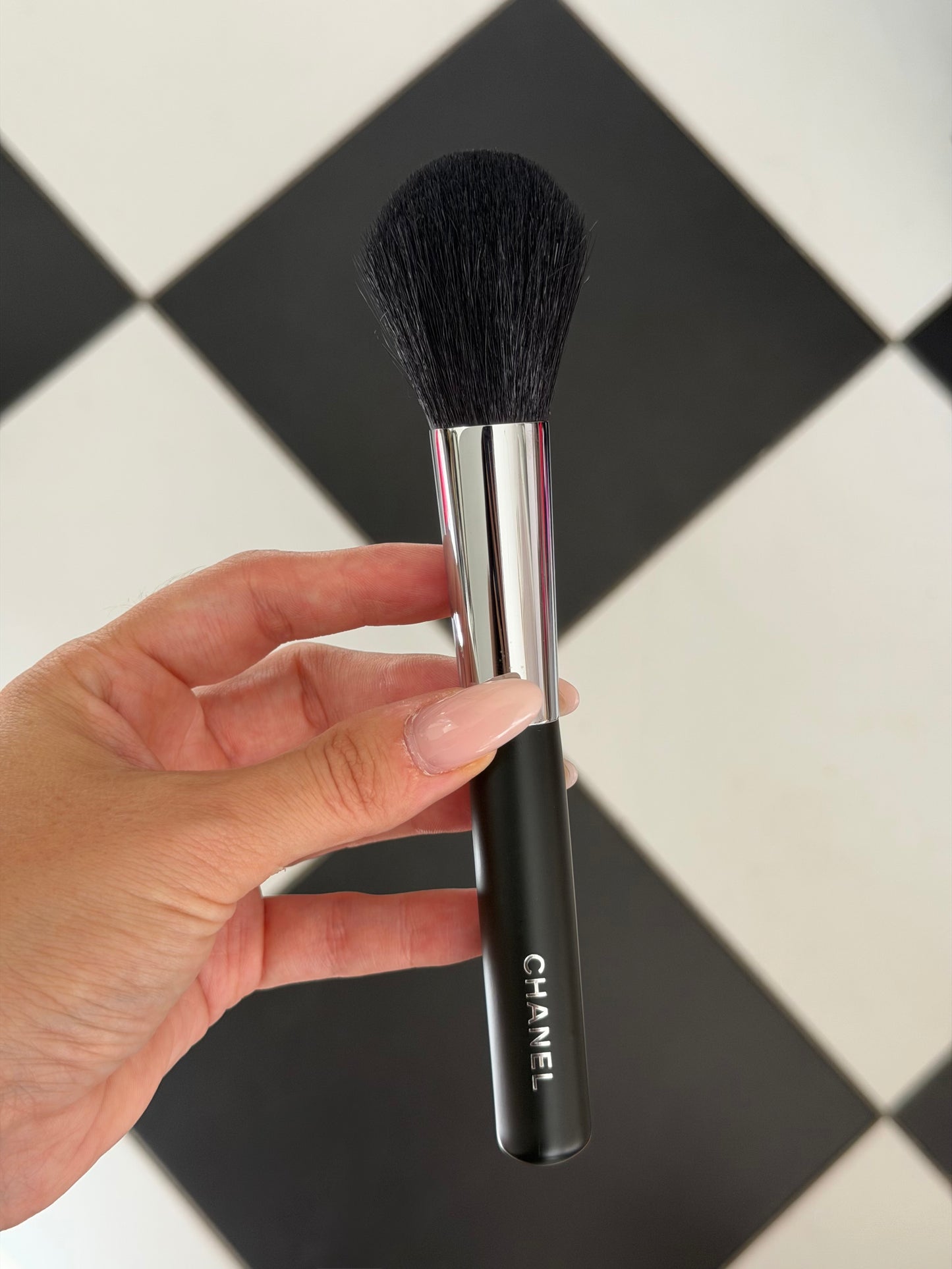 CHANEL Les Pinceaux De Chanel
Powder Brush