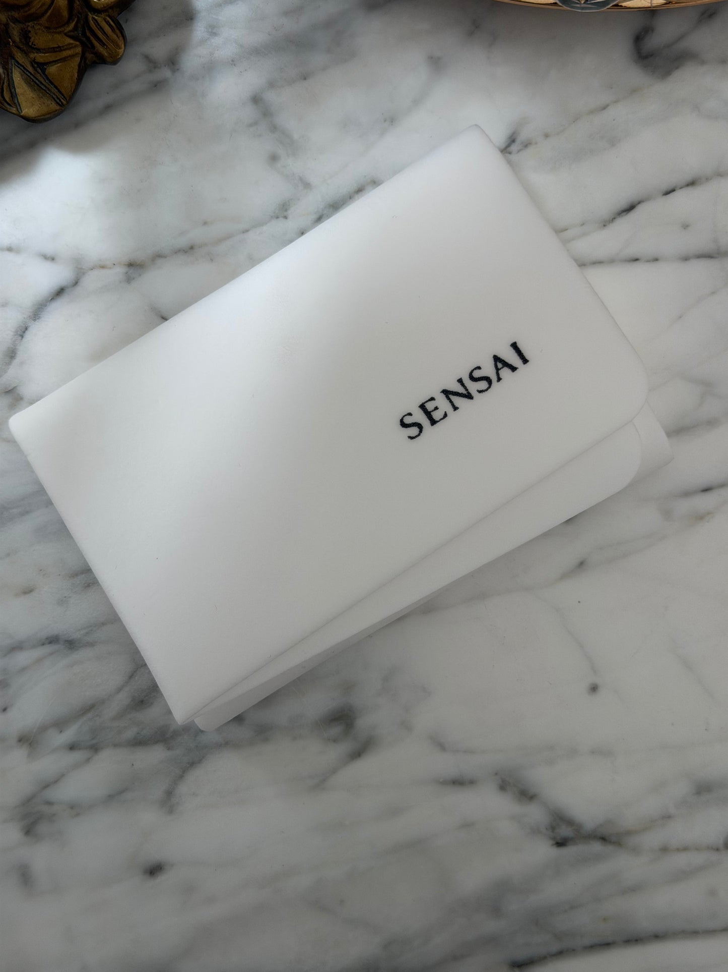 SENSAI 
Silky Purifying Sponge Chief